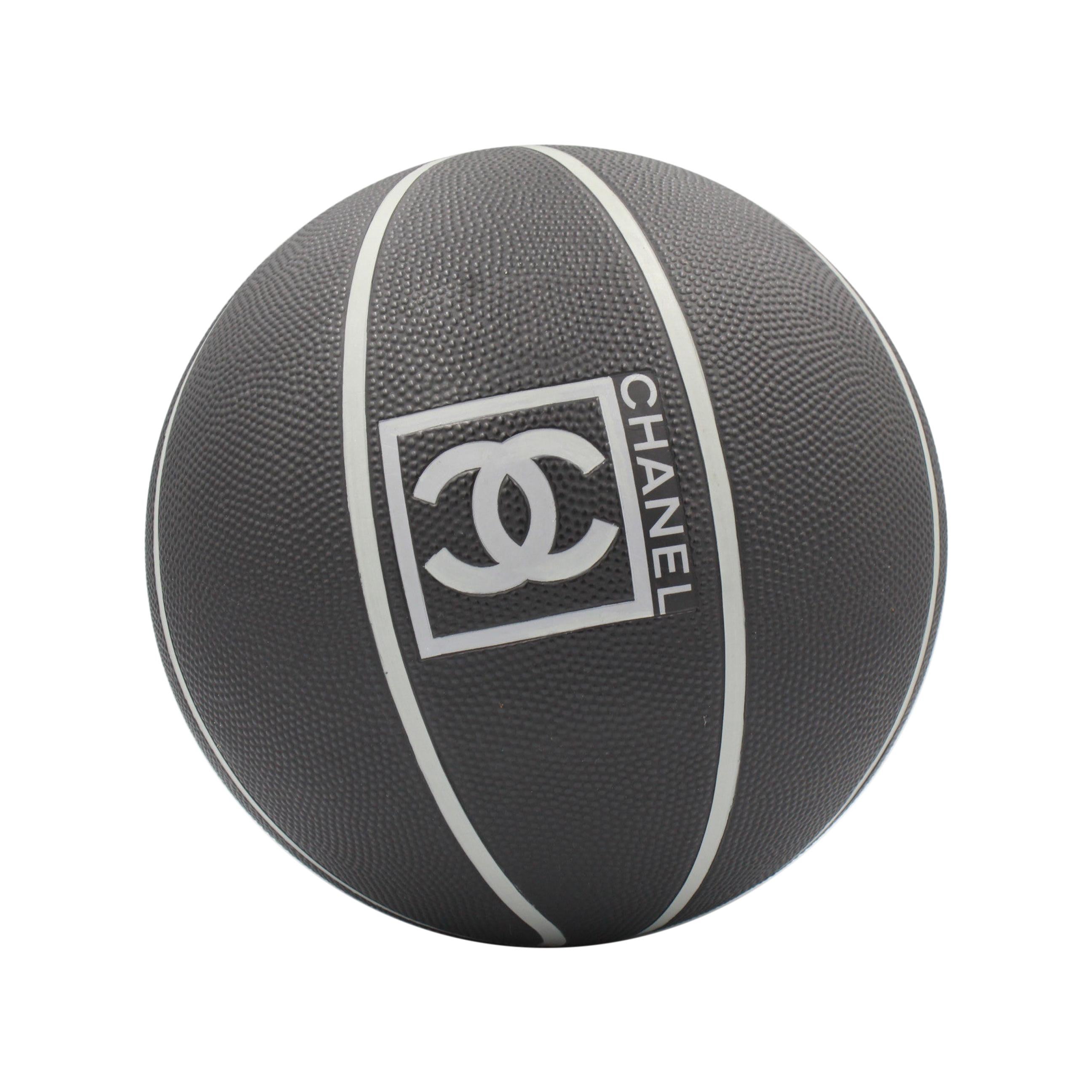 Very rare Chanel black basket ball 