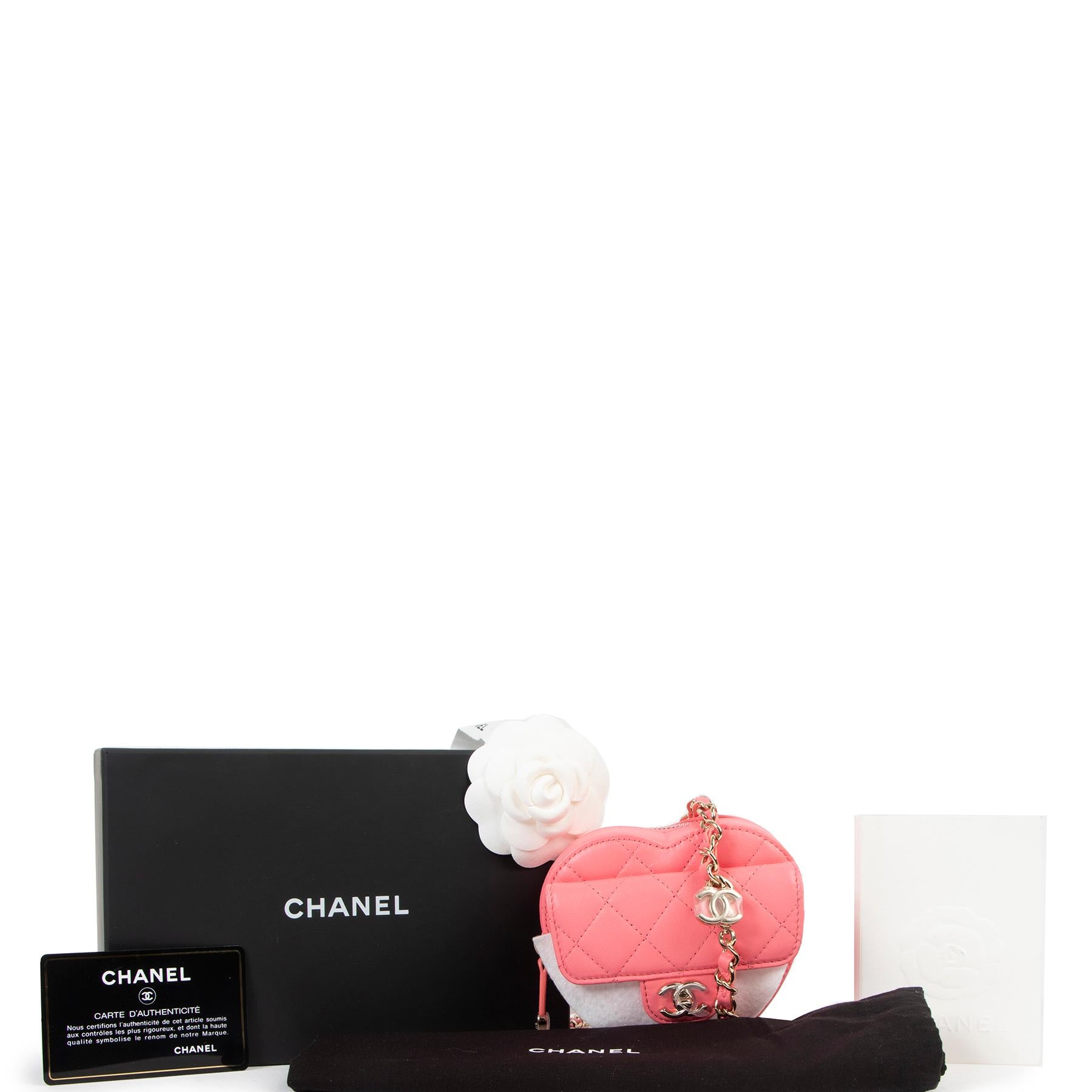VERY RARE & IMPOSSIBLE to find Chanel Spring/Summer 2022 Pink Lambskin Heart Belt Bag

Our heart skipped a beat! Go all the way out and make a statement with this Chanel Heart Belt Bag fresh off the Spring/Summer 2022 Runway. 

Made from delicate