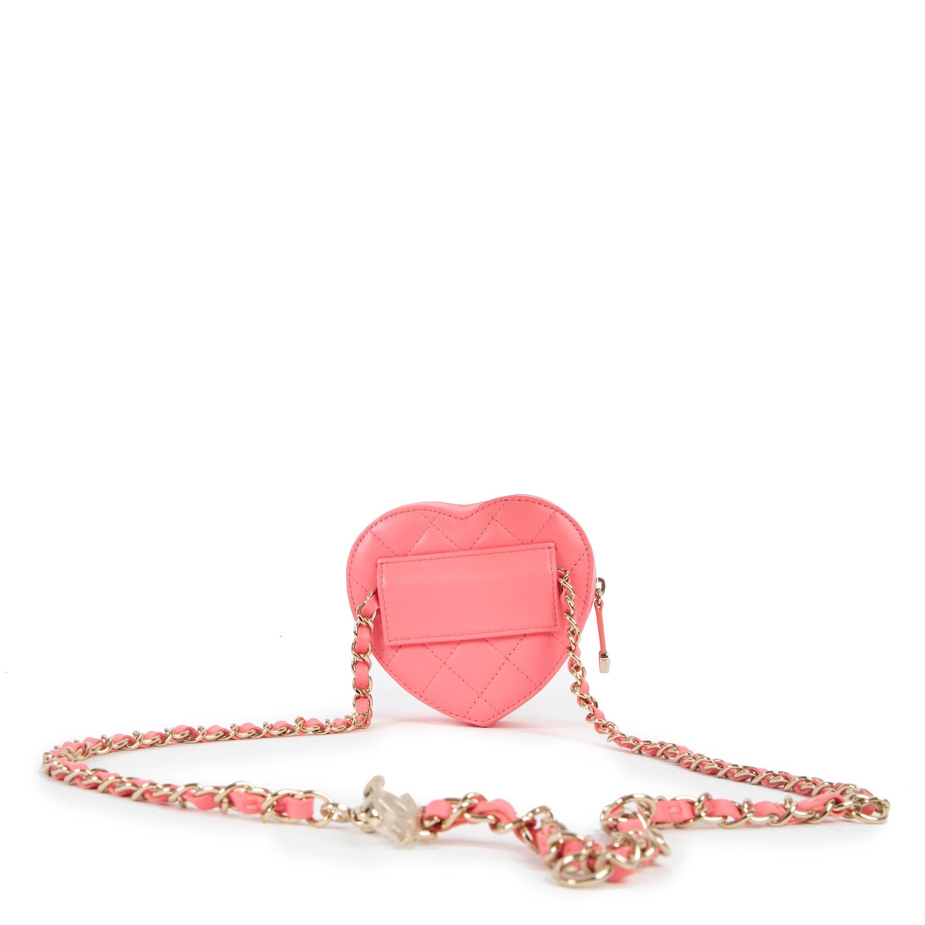 VERY RARE Chanel Spring/Summer 2022 Pink Lambskin Heart Belt Bag In New Condition In Antwerp, BE