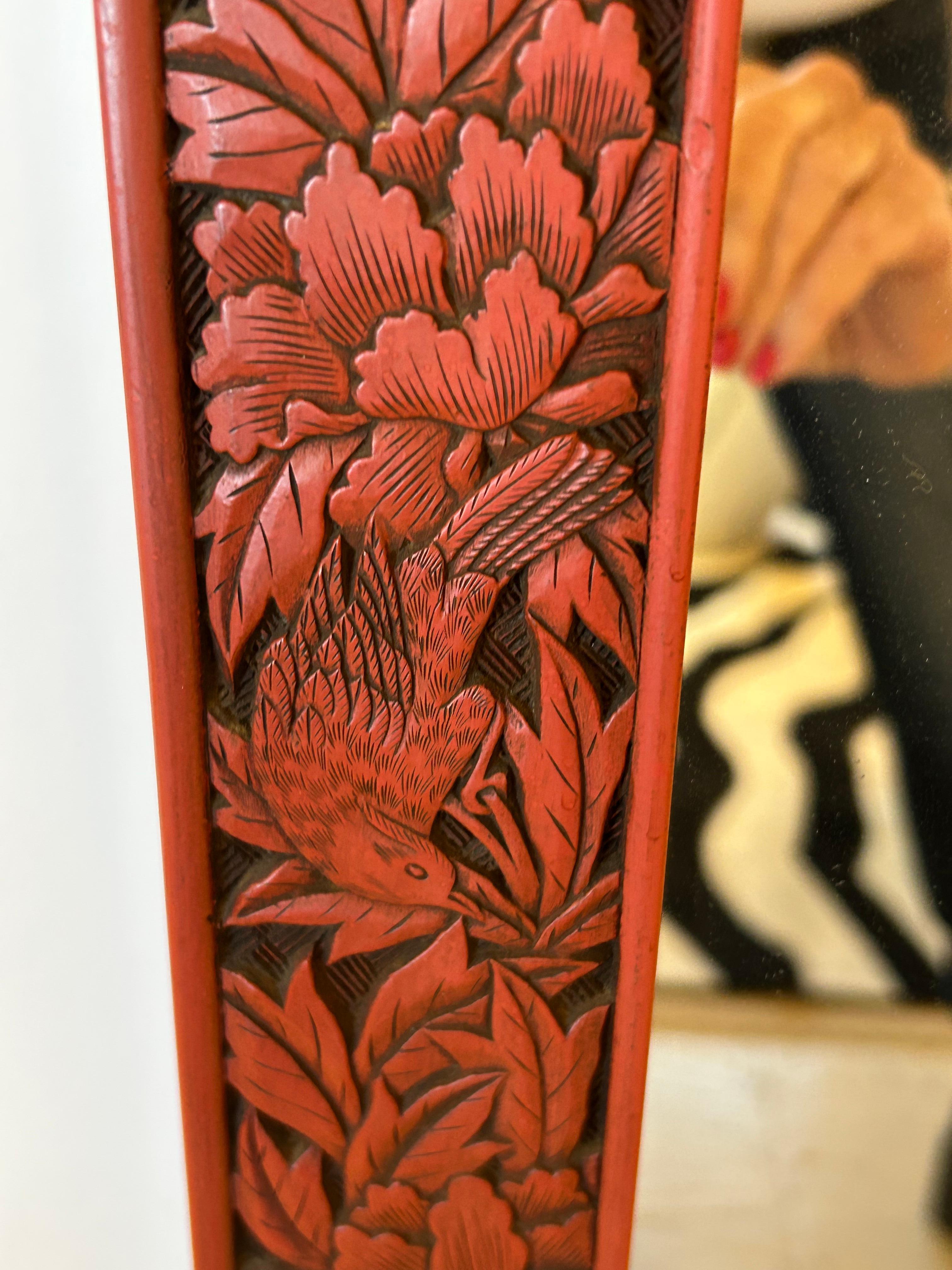 Chinois Très rare miroir chinois rectangulaire Cinnabar en bois sculpté avec oiseaux en vente