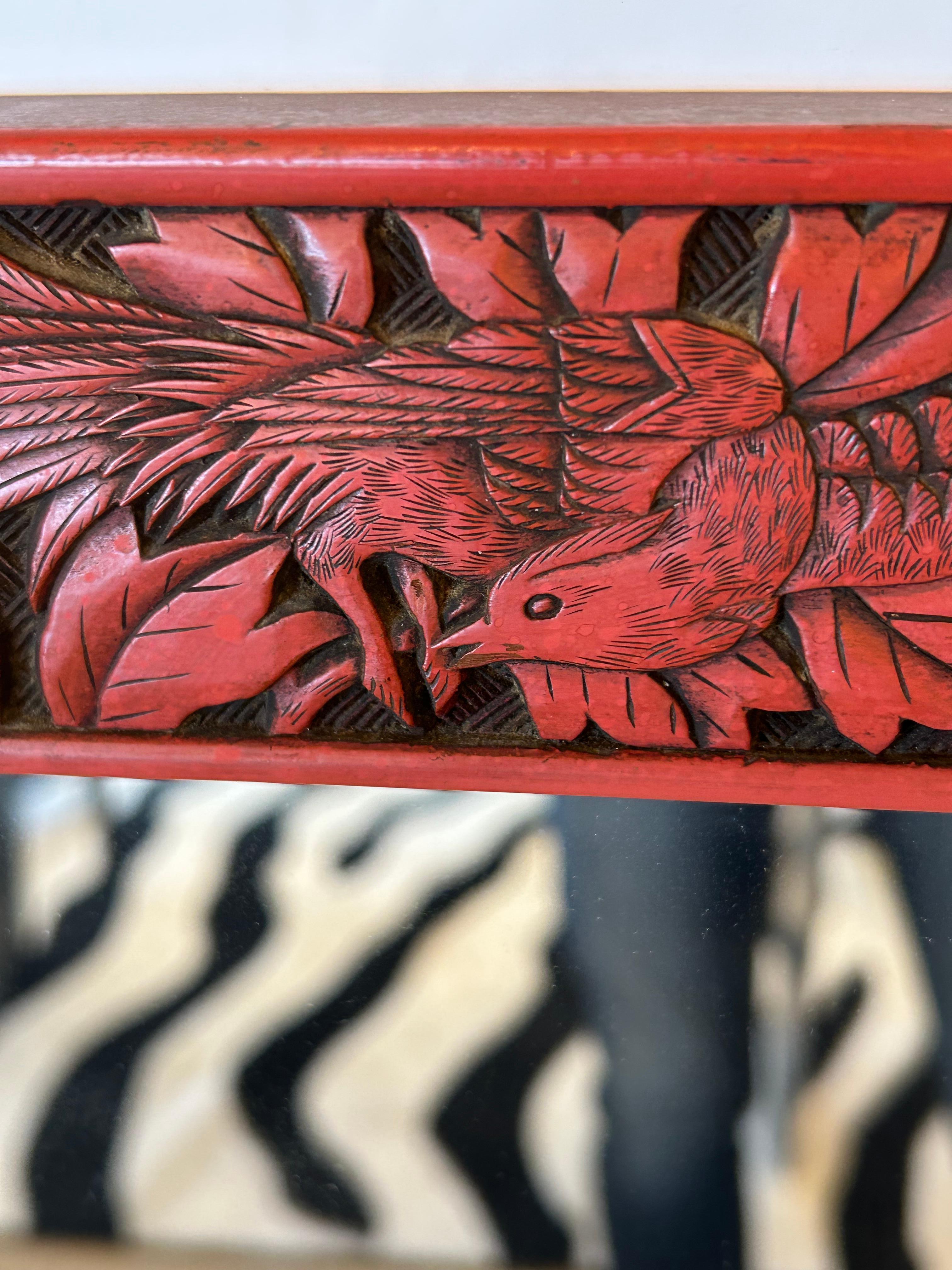 Sculpté Très rare miroir chinois rectangulaire Cinnabar en bois sculpté avec oiseaux en vente