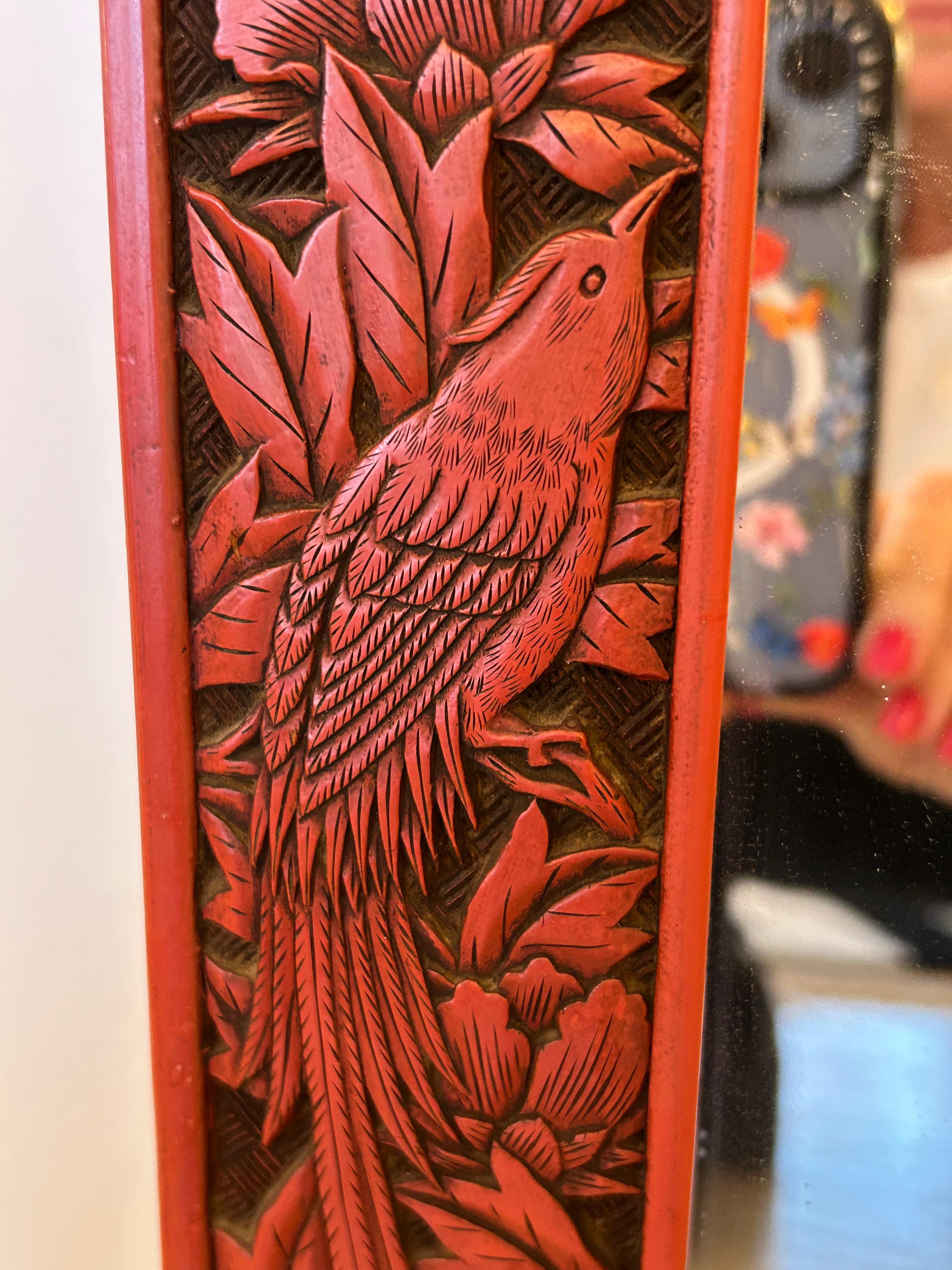 Très rare miroir chinois rectangulaire Cinnabar en bois sculpté avec oiseaux Bon état - En vente à Hopewell, NJ