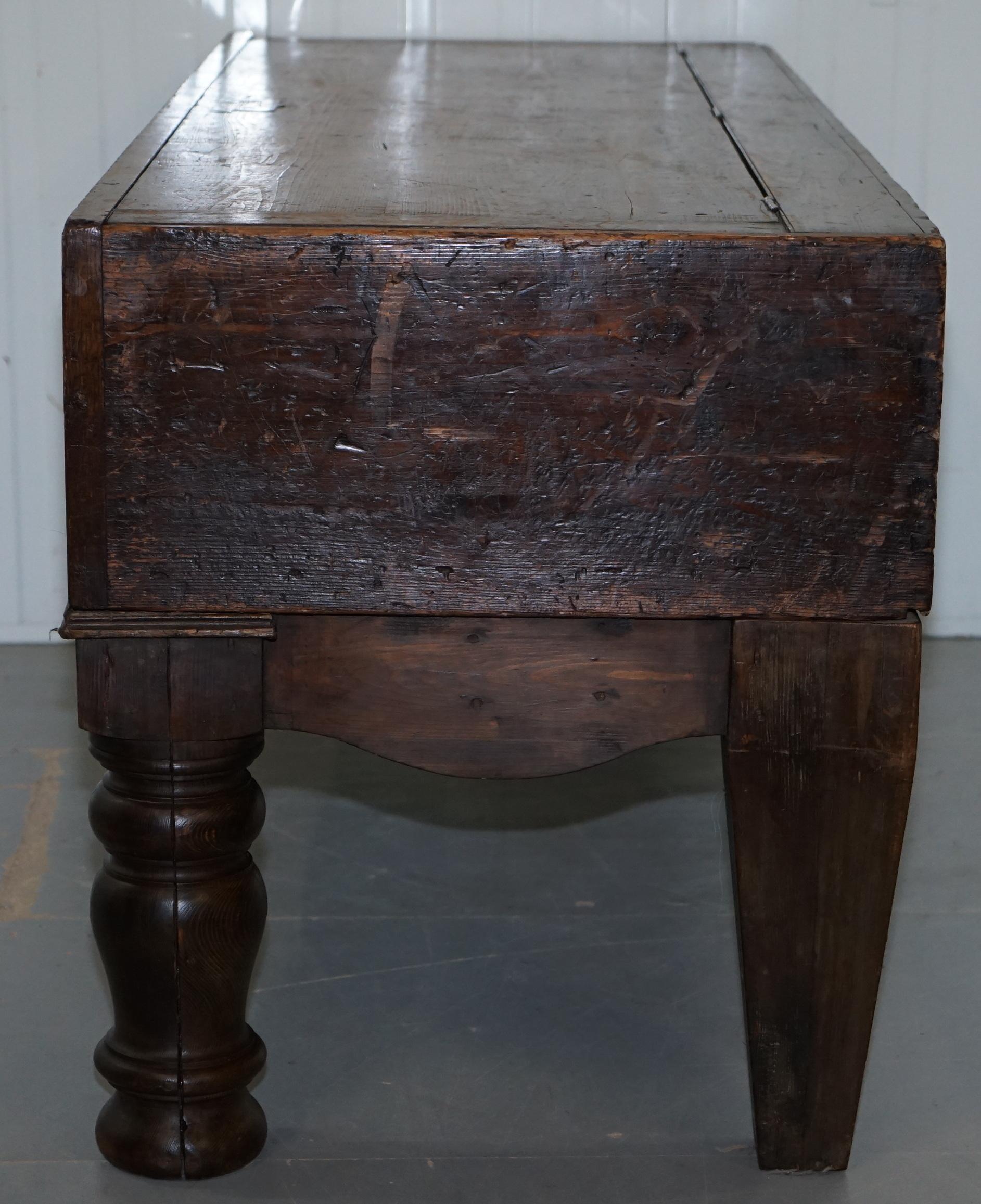 Very Rare circa 1720 Trunk Chest Coffer on Stand Sideboard Carved Cherub Figures For Sale 7