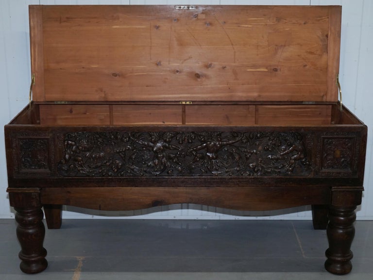Very Rare circa 1720 Trunk Chest Coffer on Stand Sideboard Carved Cherub Figures For Sale 10