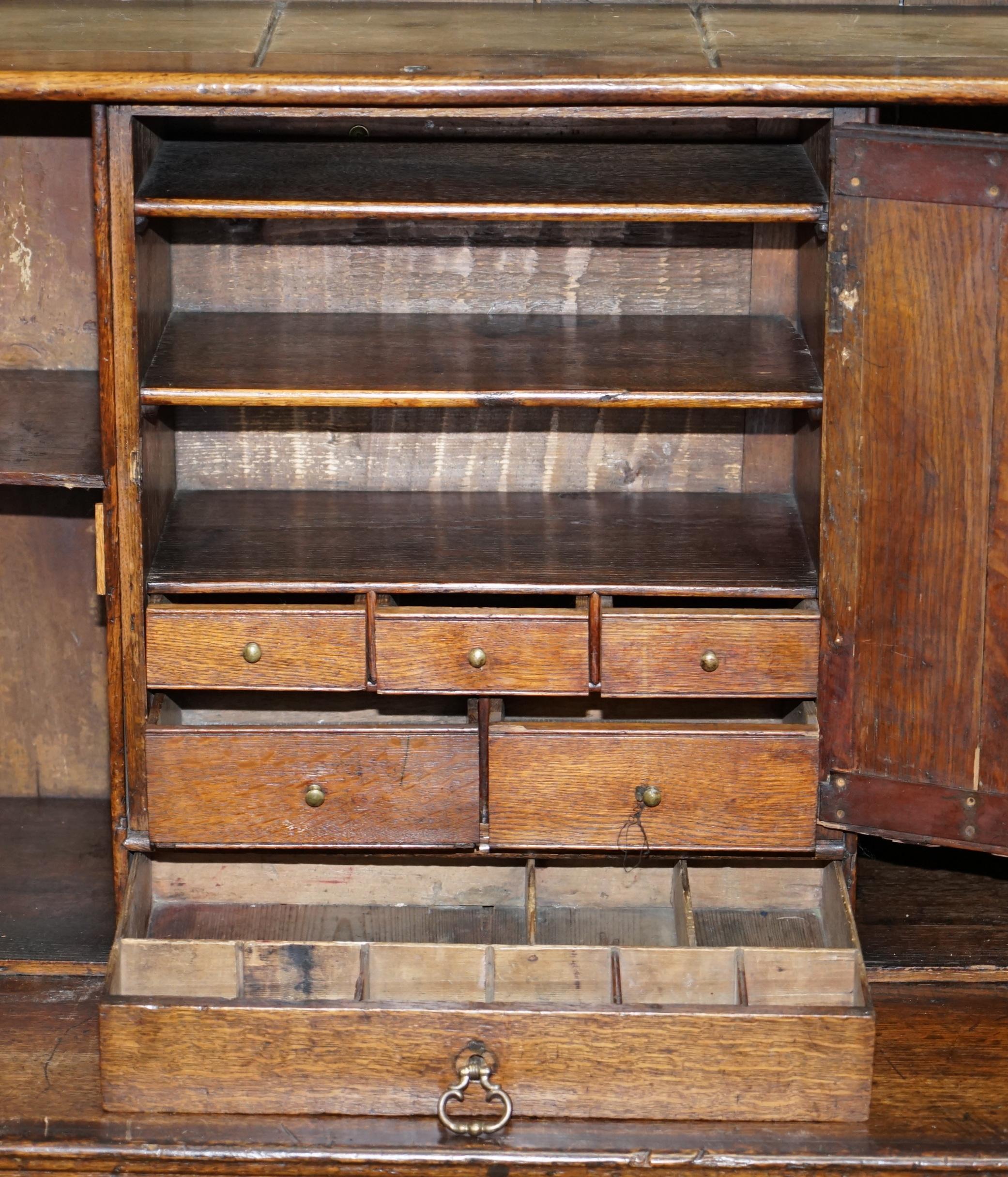 Très rare circa 1740 Continental Arched Top Oak Dresser Cupboard Cabinet Drawers en vente 4