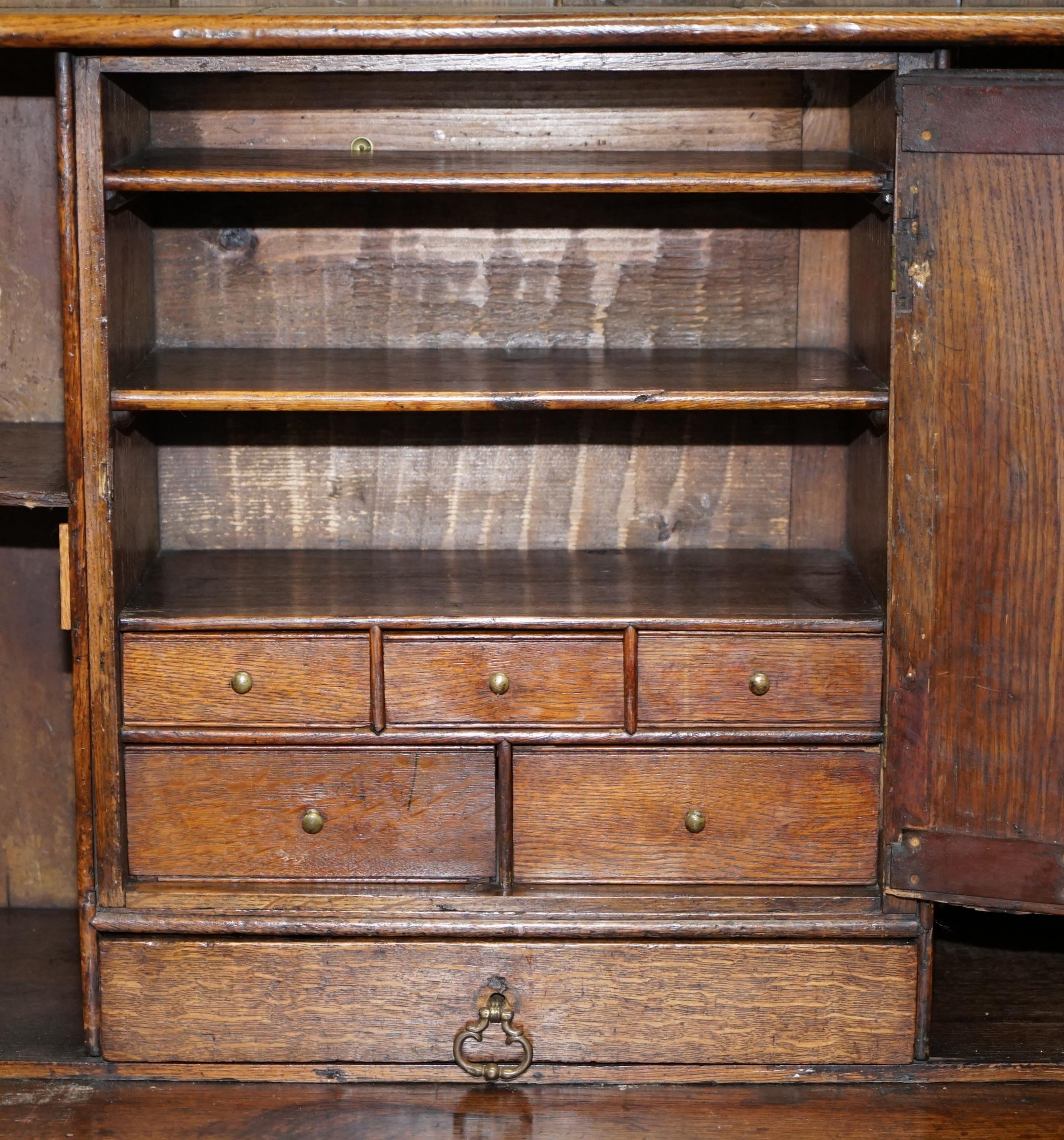 Très rare circa 1740 Continental Arched Top Oak Dresser Cupboard Cabinet Drawers en vente 6