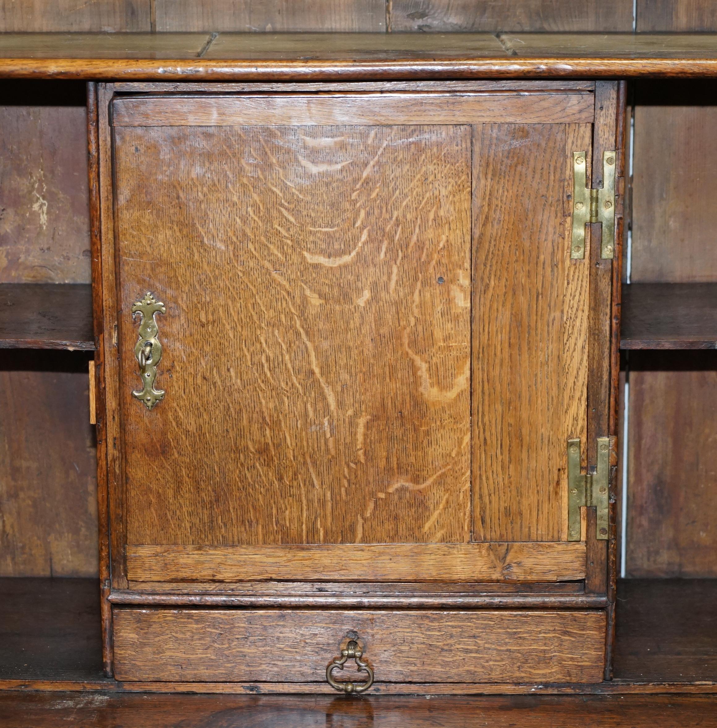 Très rare circa 1740 Continental Arched Top Oak Dresser Cupboard Cabinet Drawers en vente 7