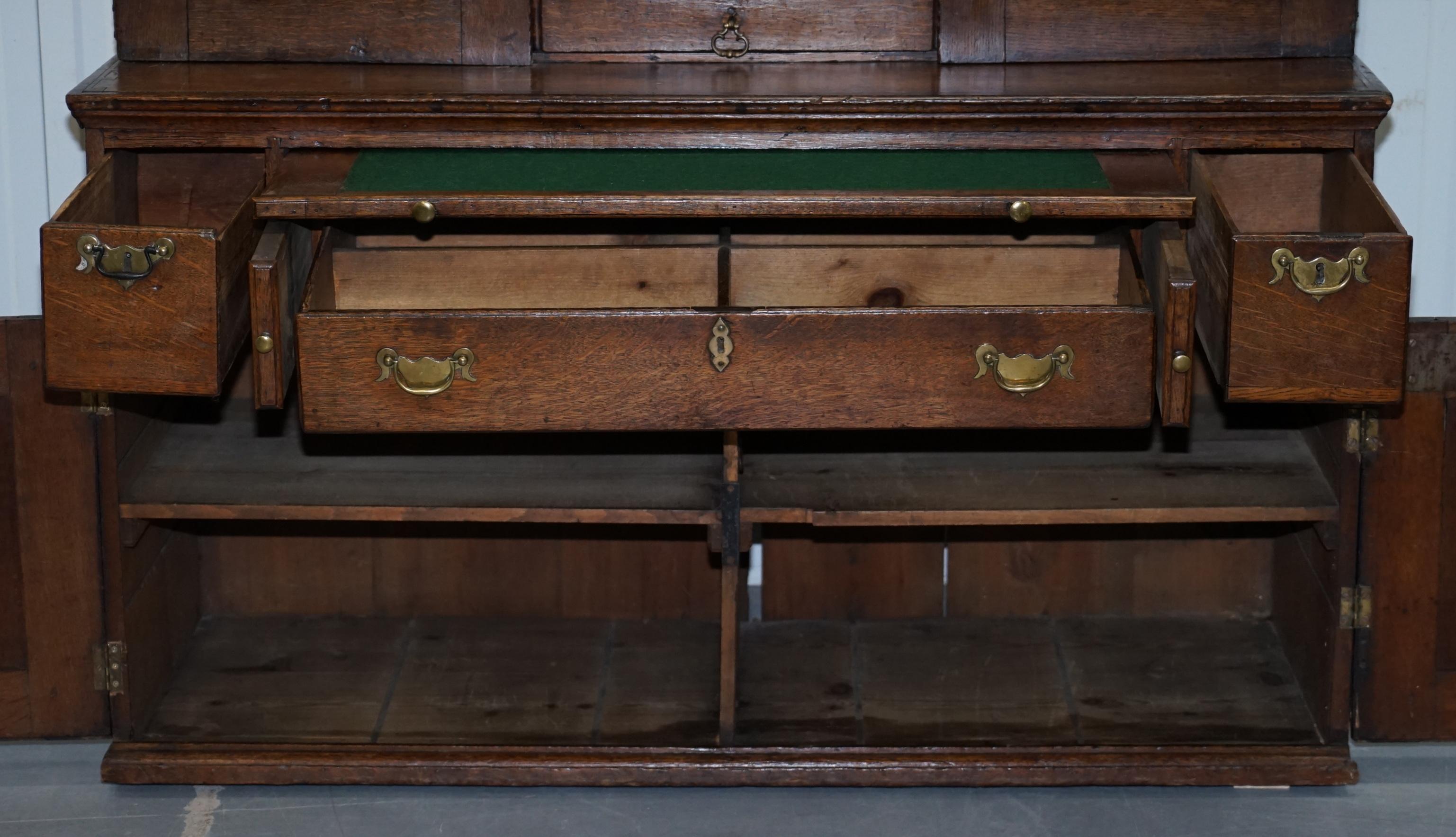 Très rare circa 1740 Continental Arched Top Oak Dresser Cupboard Cabinet Drawers en vente 8