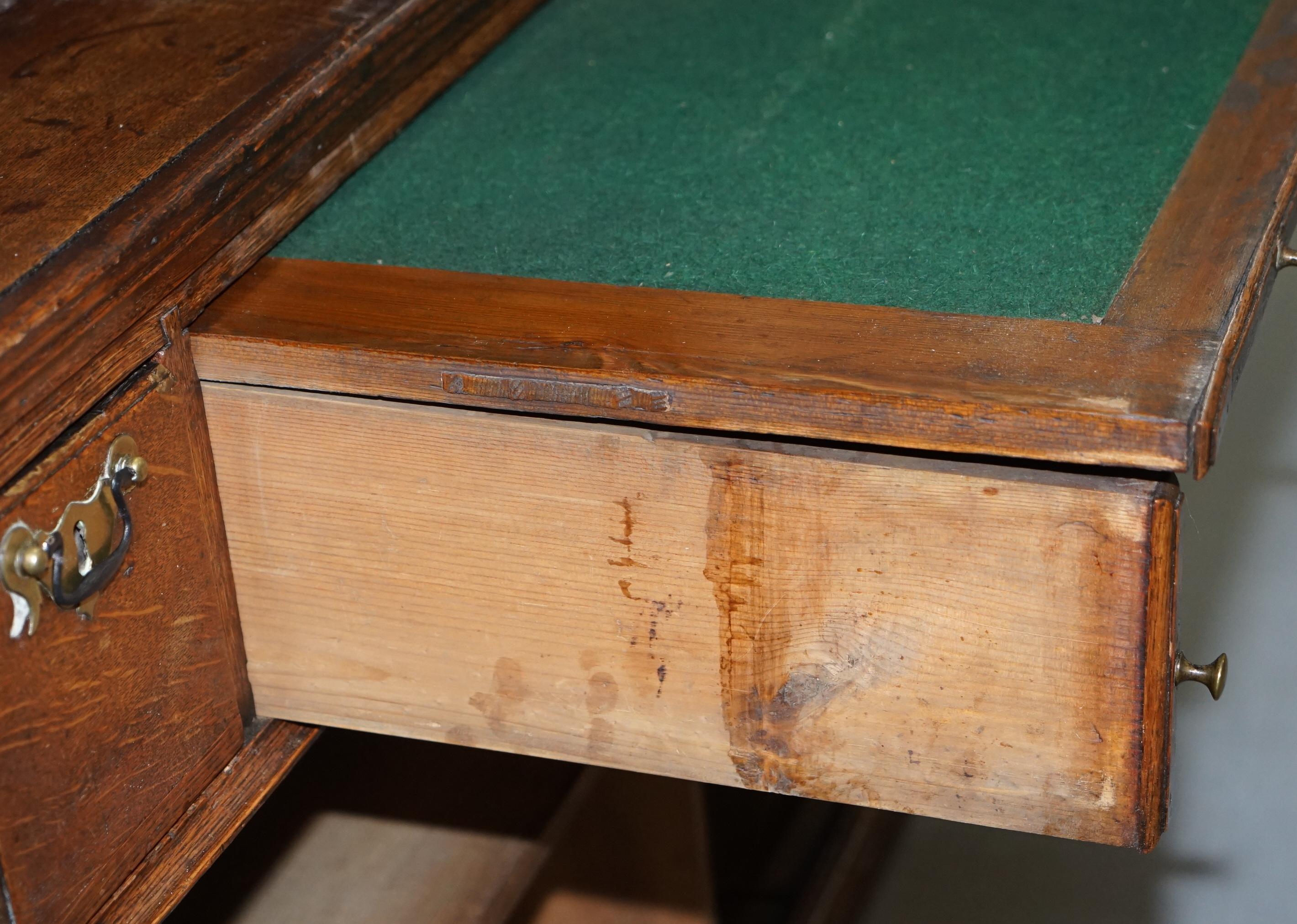 Très rare circa 1740 Continental Arched Top Oak Dresser Cupboard Cabinet Drawers en vente 11