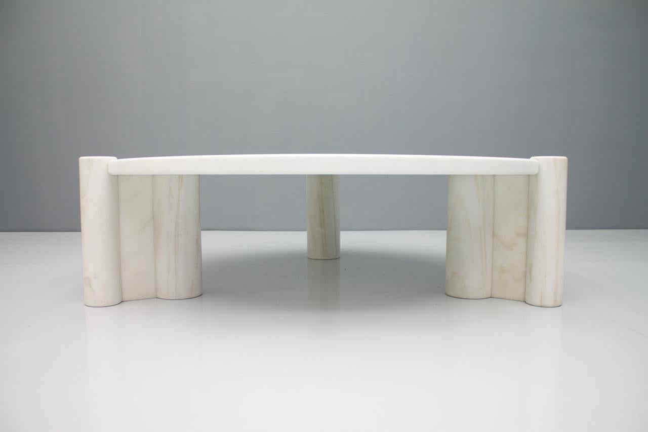 Large coffee table in white Marble by Gae Aulenti Knoll 1965 with a very rare round table top.

Very good condition

Worldwide front door delivery.