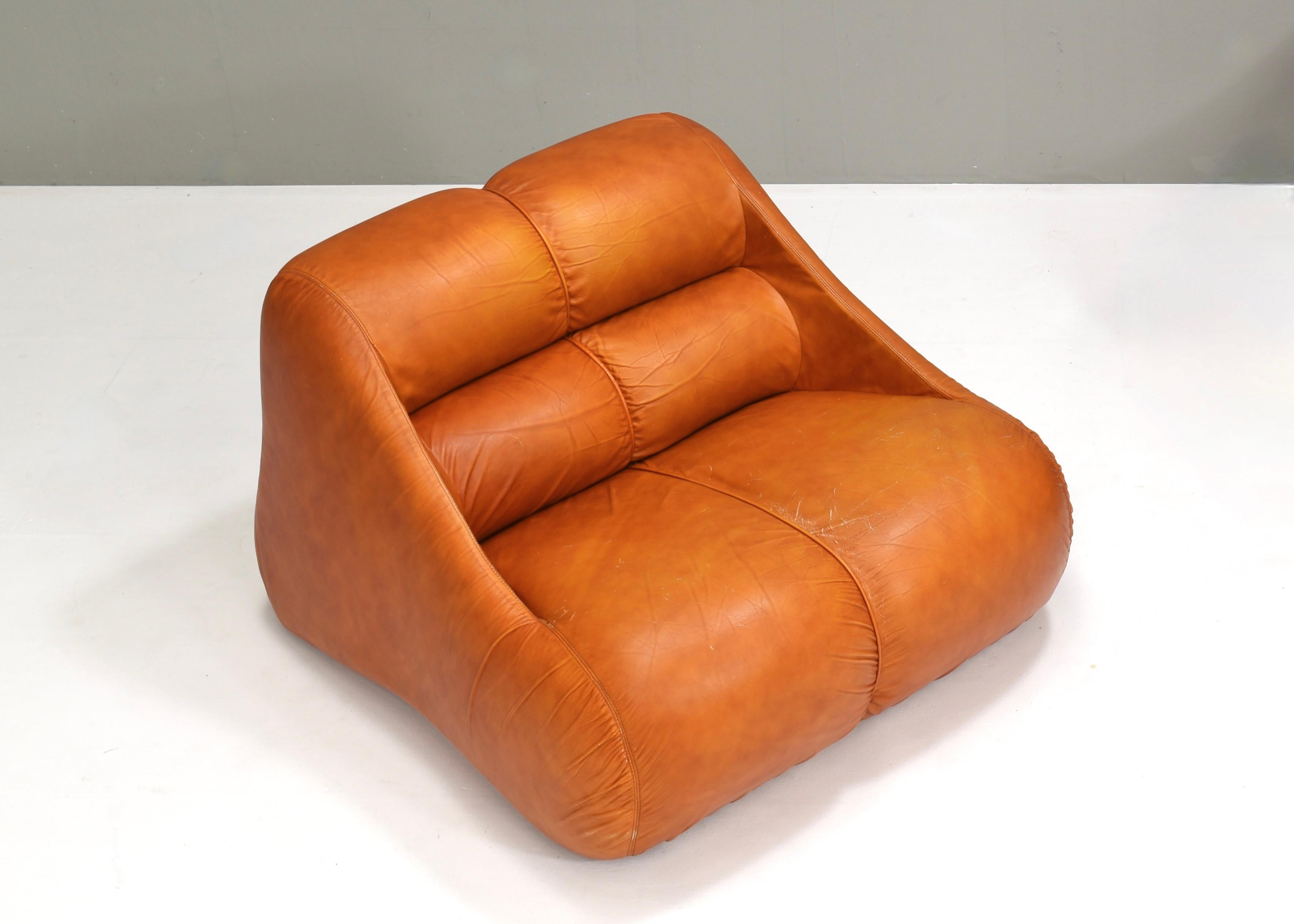 Very rare Ciuingam chair in original leather by De Pas, D’Urbino, Lomazzi for BBB Bonacina— 1967.
This listing features one chair. The second chair is available but has some tears in the leather. 

Details
Designer: Jonathan De Pas, Donato D’Urbino,