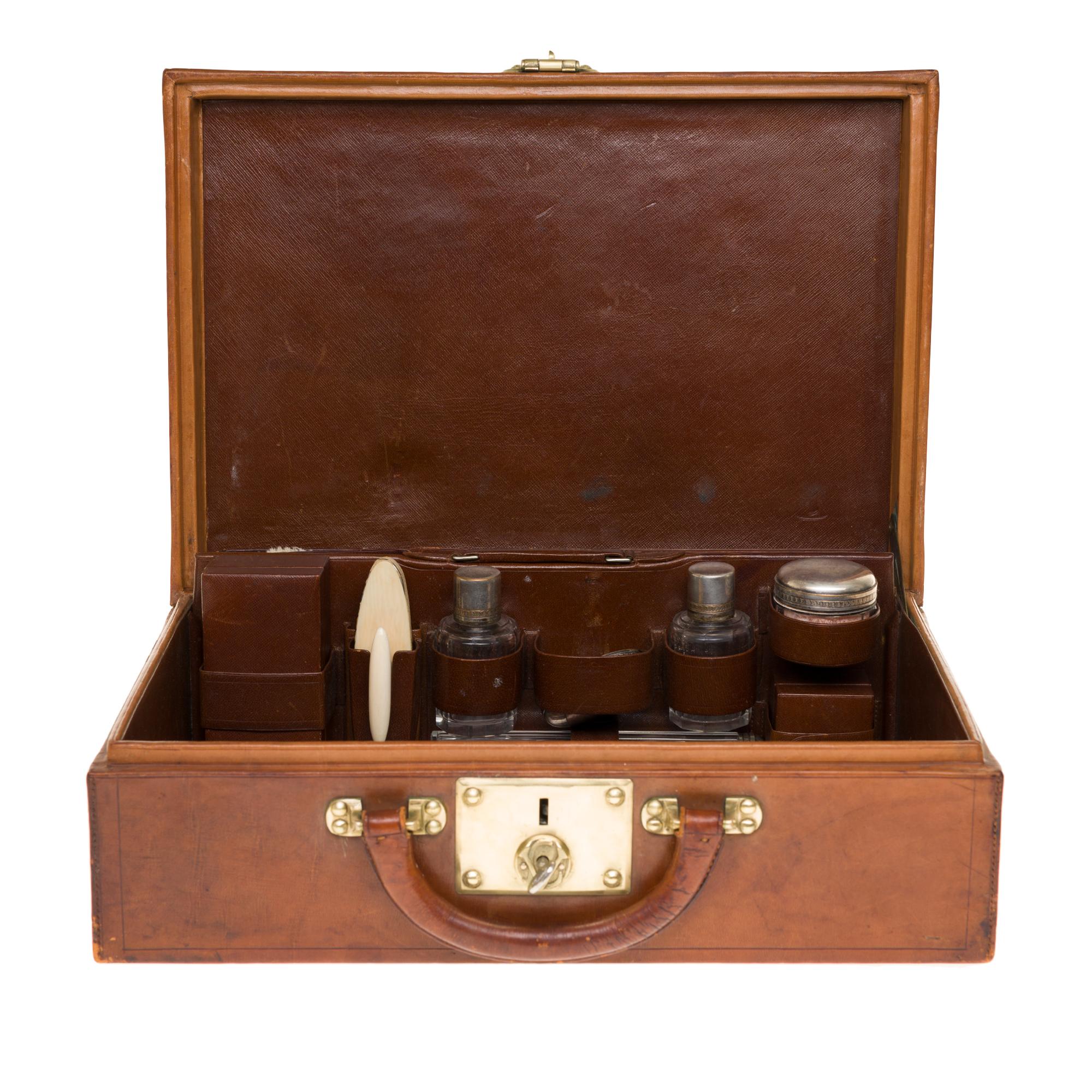 VERY RARE/COLLECTIBLE/ Louis Vuitton Suitcase-Vanity in brown calf 5