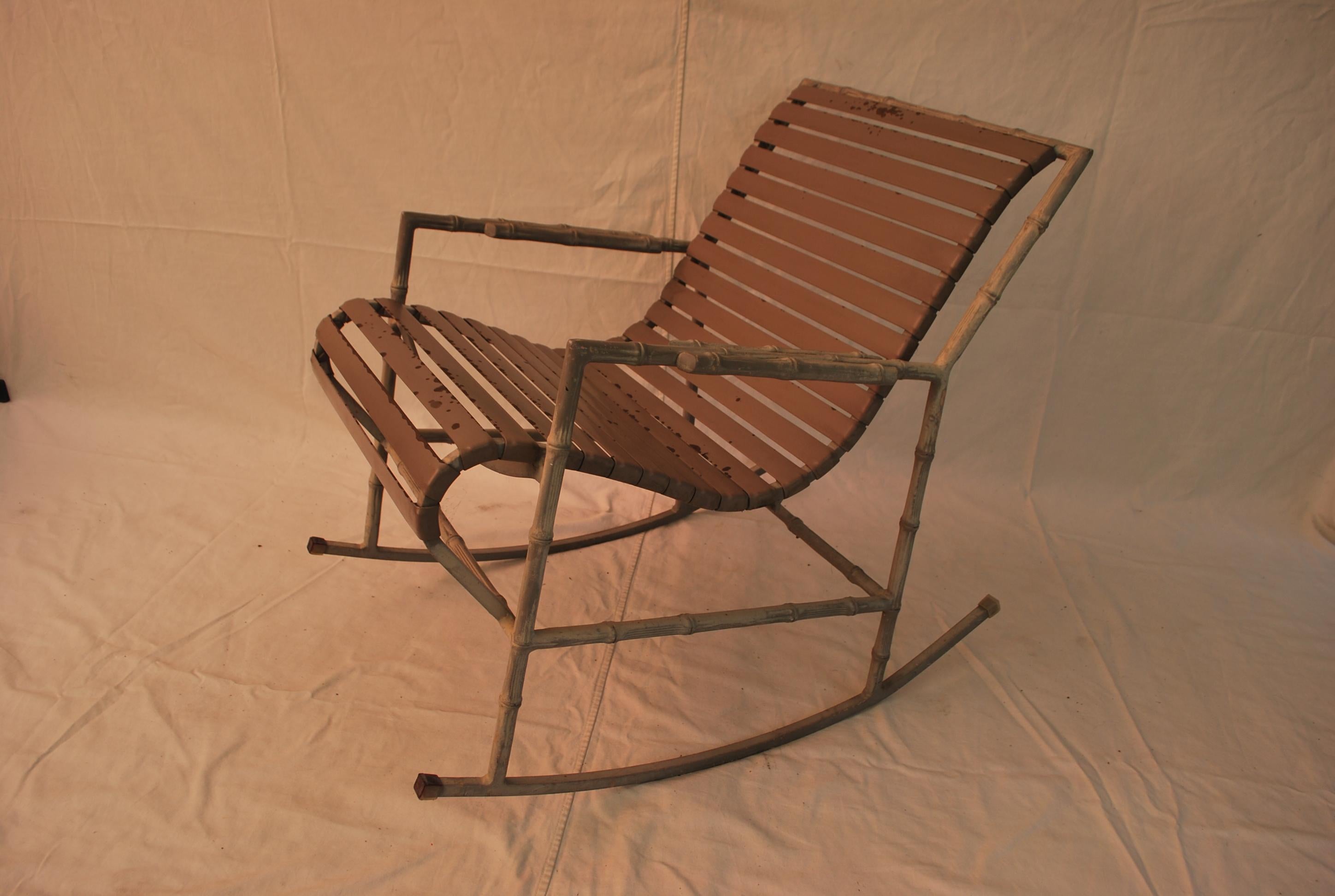 what a find, a complete set of Brown and Jordan patio furnitures, amazingly I bought it directly  from the original owner who is now 85 years old, he told me he bought it in 1966, the set consist of , one table, four chairs, two side chairs, one