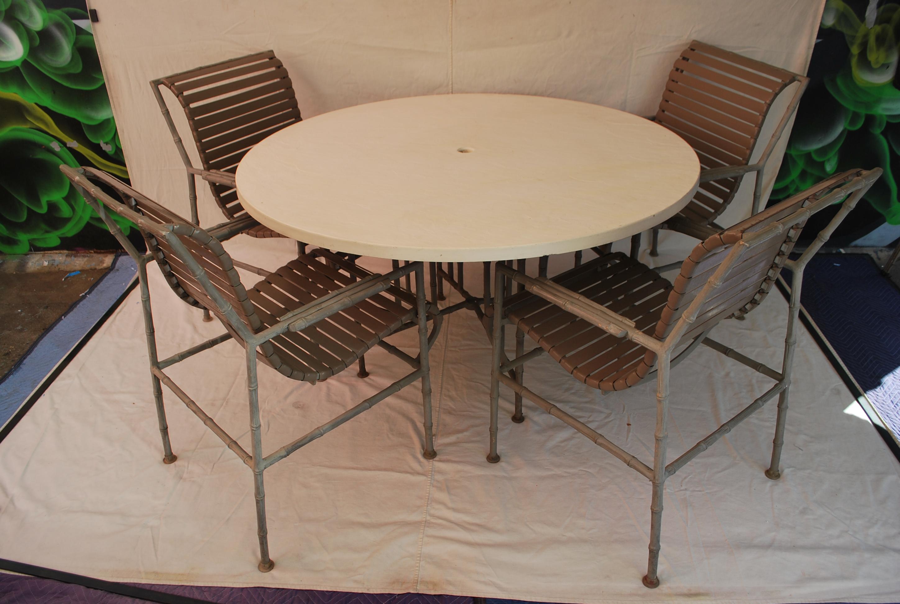 Very rare complete set of patio furniture by Brown and Jordan 1966 In Good Condition For Sale In Los Angeles, CA