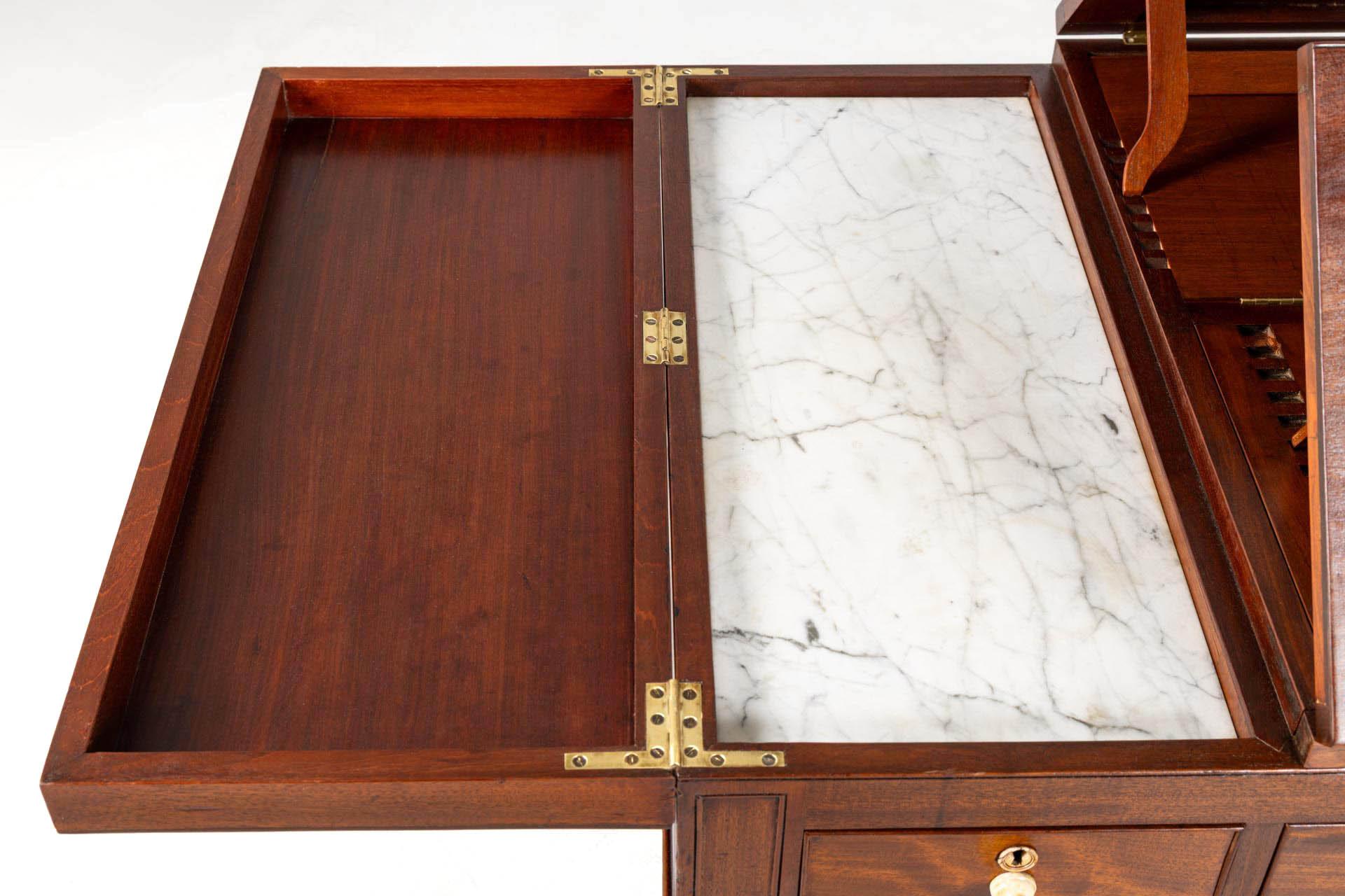 Acajou Très rare bureau convertible, bureau d'associé, coiffeuse, début du 19e siècle en vente