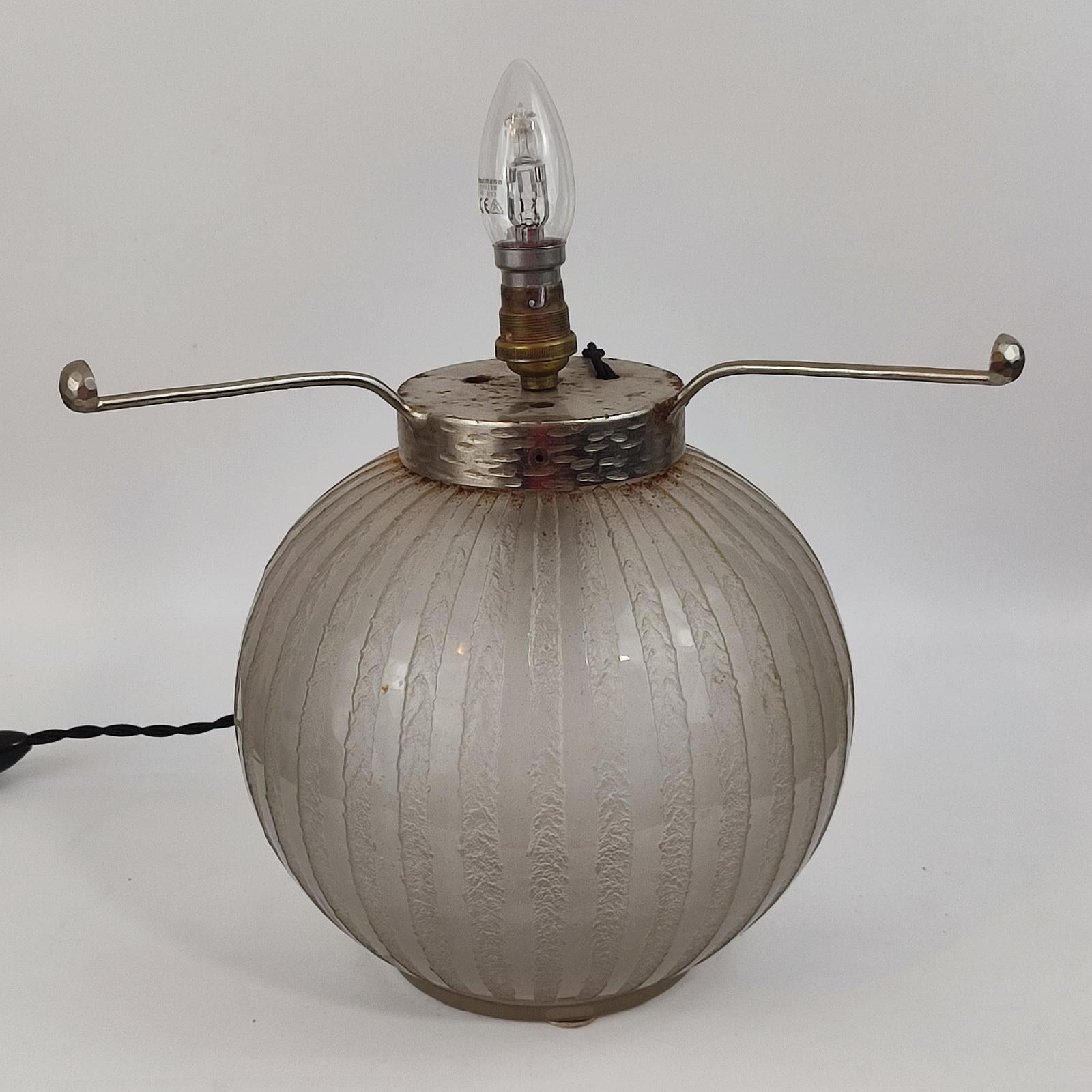 Rarissima lampada da tavolo Daum Nancy Art Deco in vendita 2