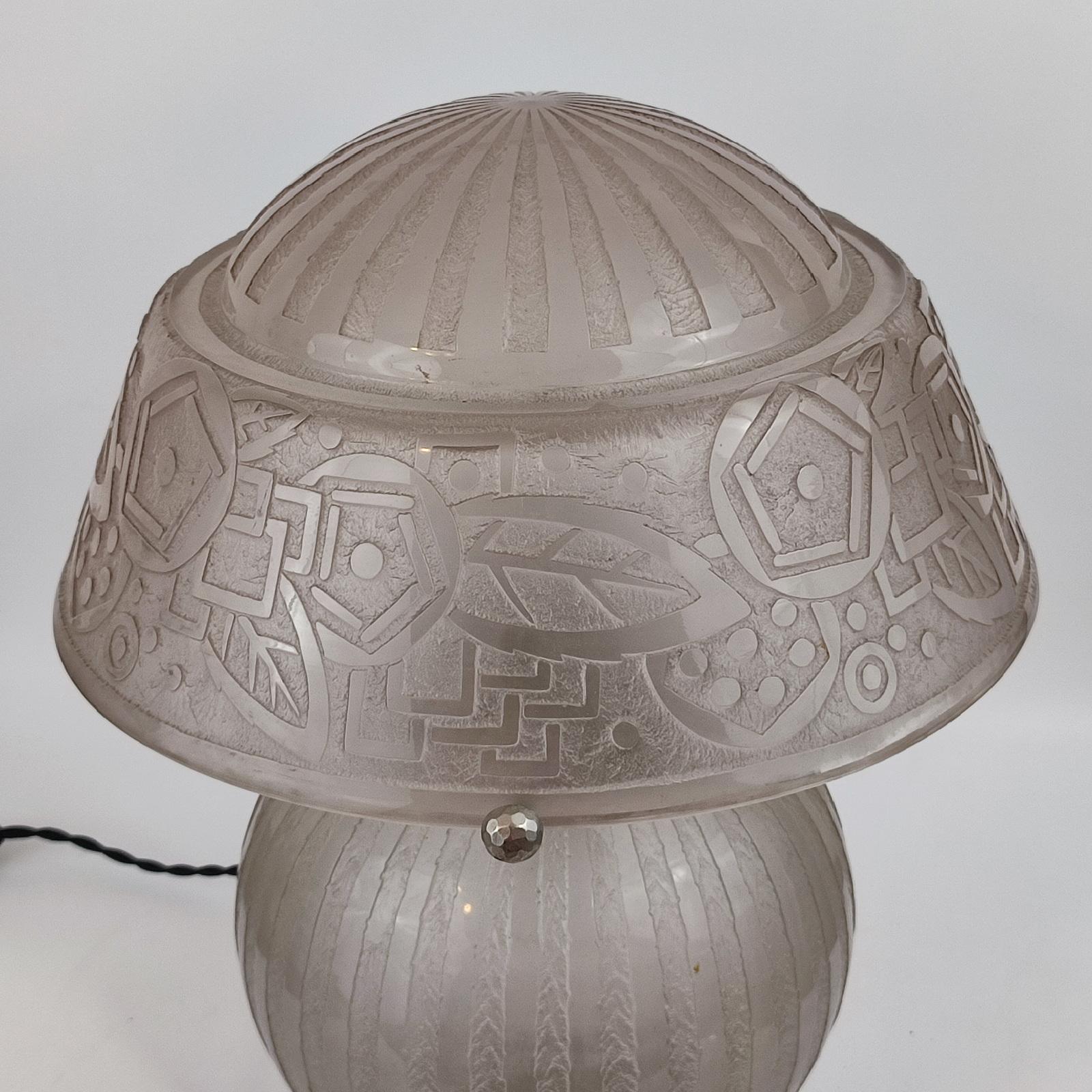 Milieu du XXe siècle Très rare lampe de table Art Déco Daum Nancy en vente