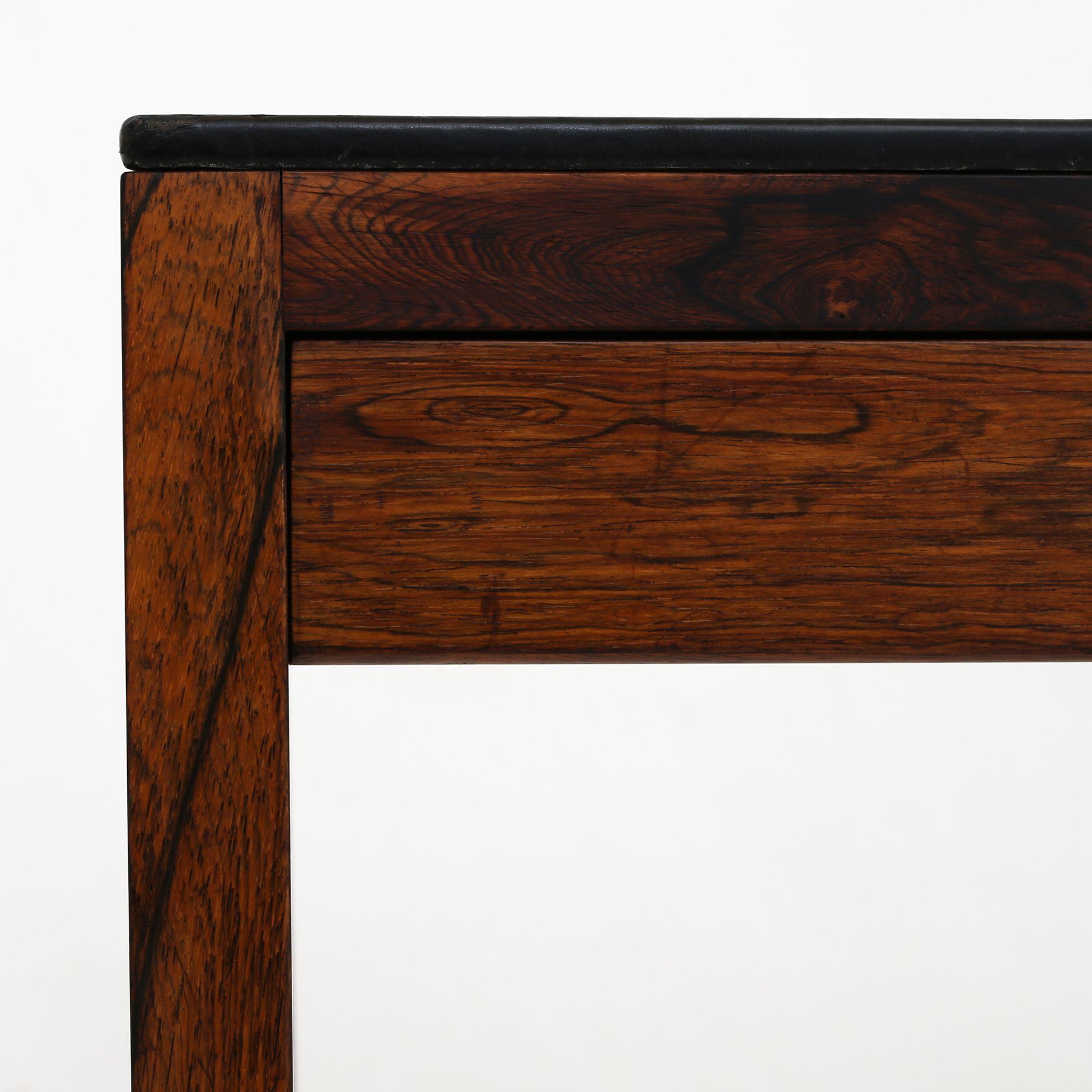 Very Rare Desk by Ejnar Larsen & Aksel Bender Madsen In Good Condition In Copenhagen, DK