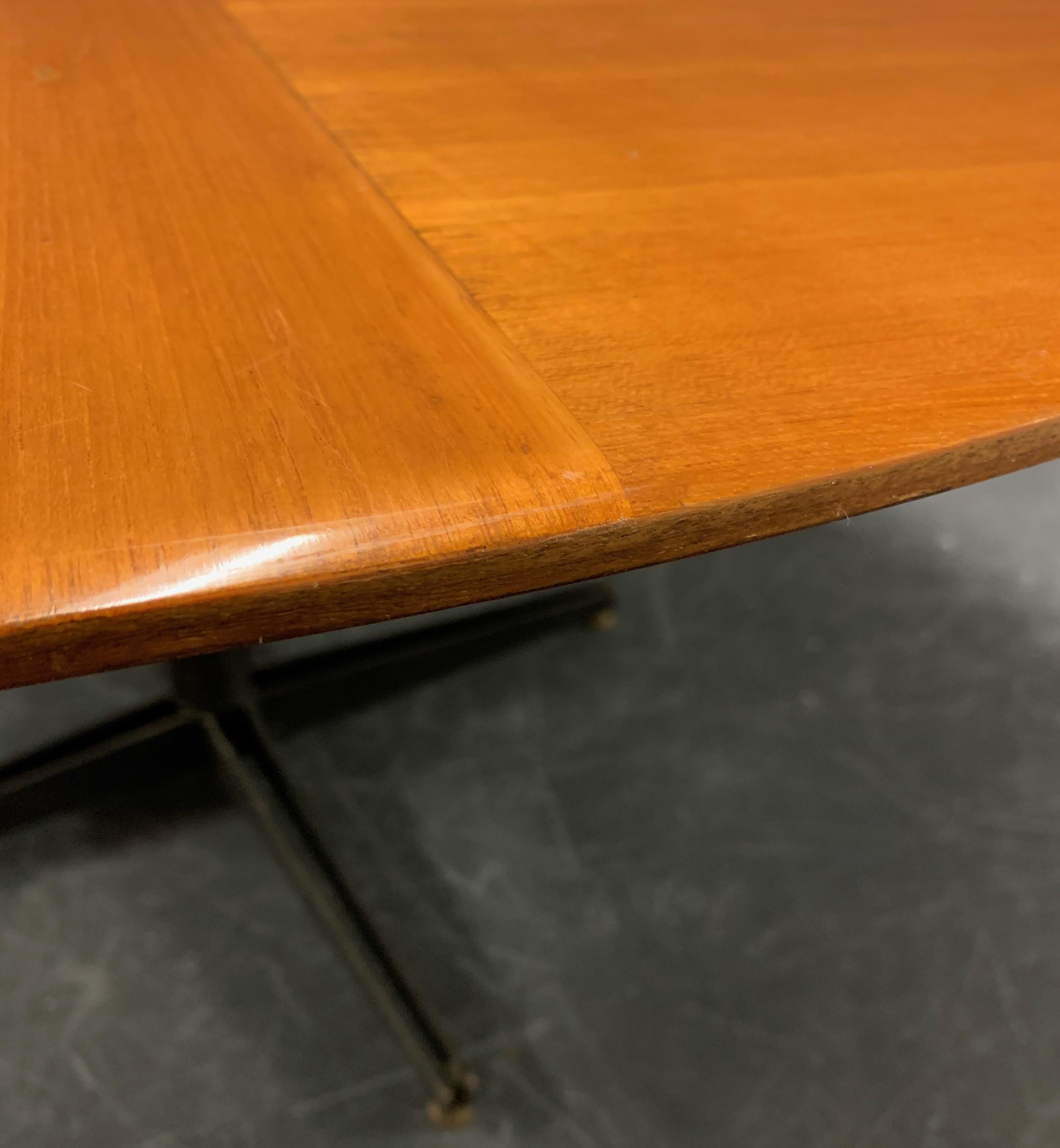 Milieu du XXe siècle Table de salle à manger ou table basse T41 d'Osvaldo Borsani en vente