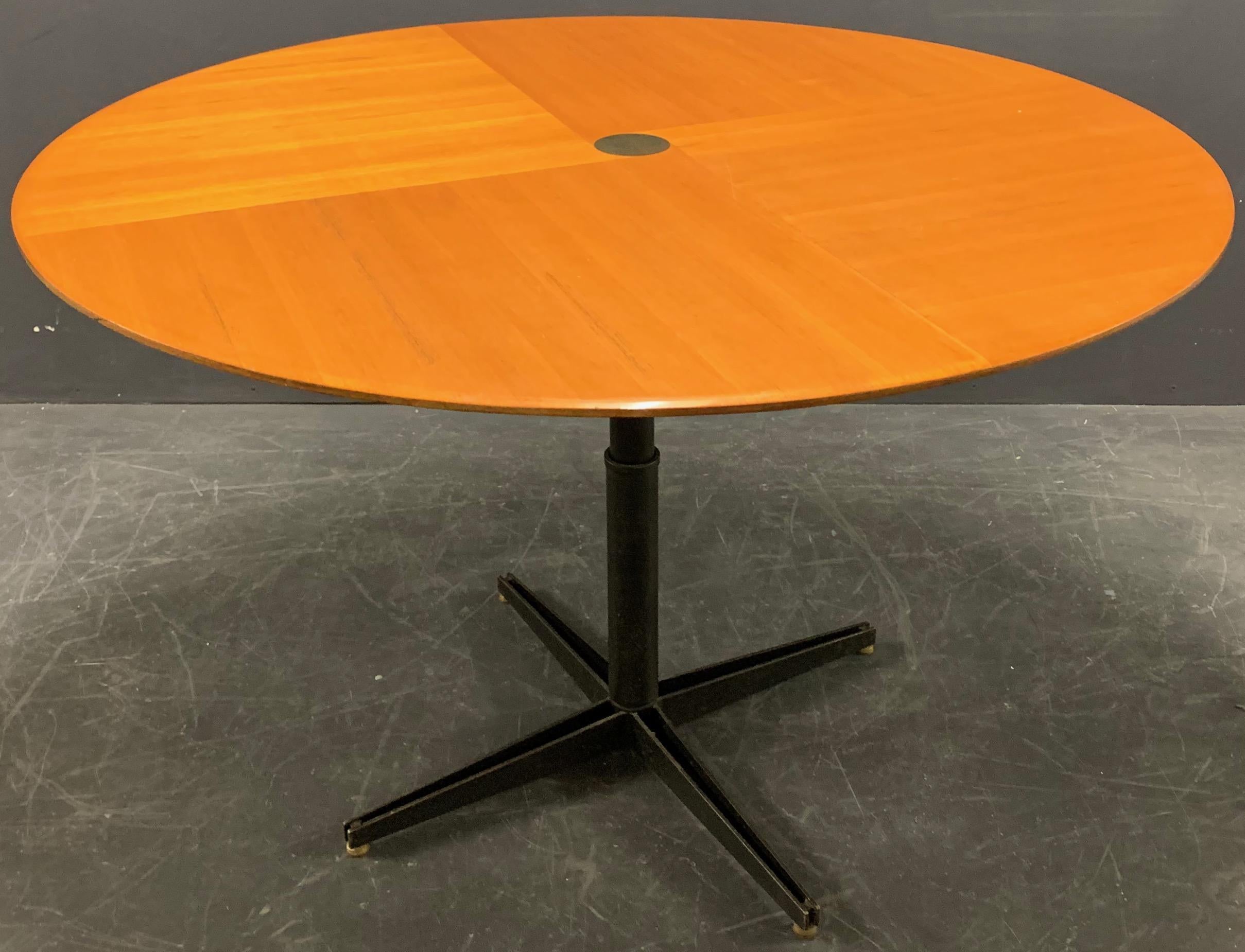 Bois Table de salle à manger ou table basse T41 d'Osvaldo Borsani en vente