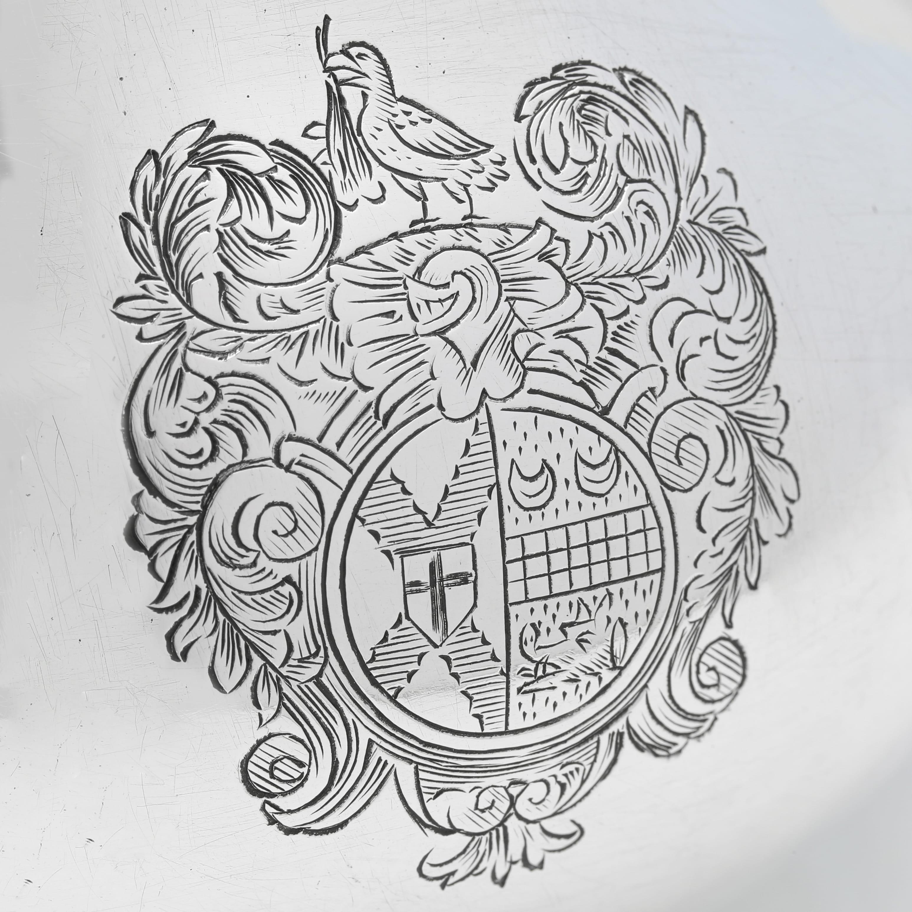 Early 18th Century Very rare early 18th century English silver teapot hallmarked in London in 1725