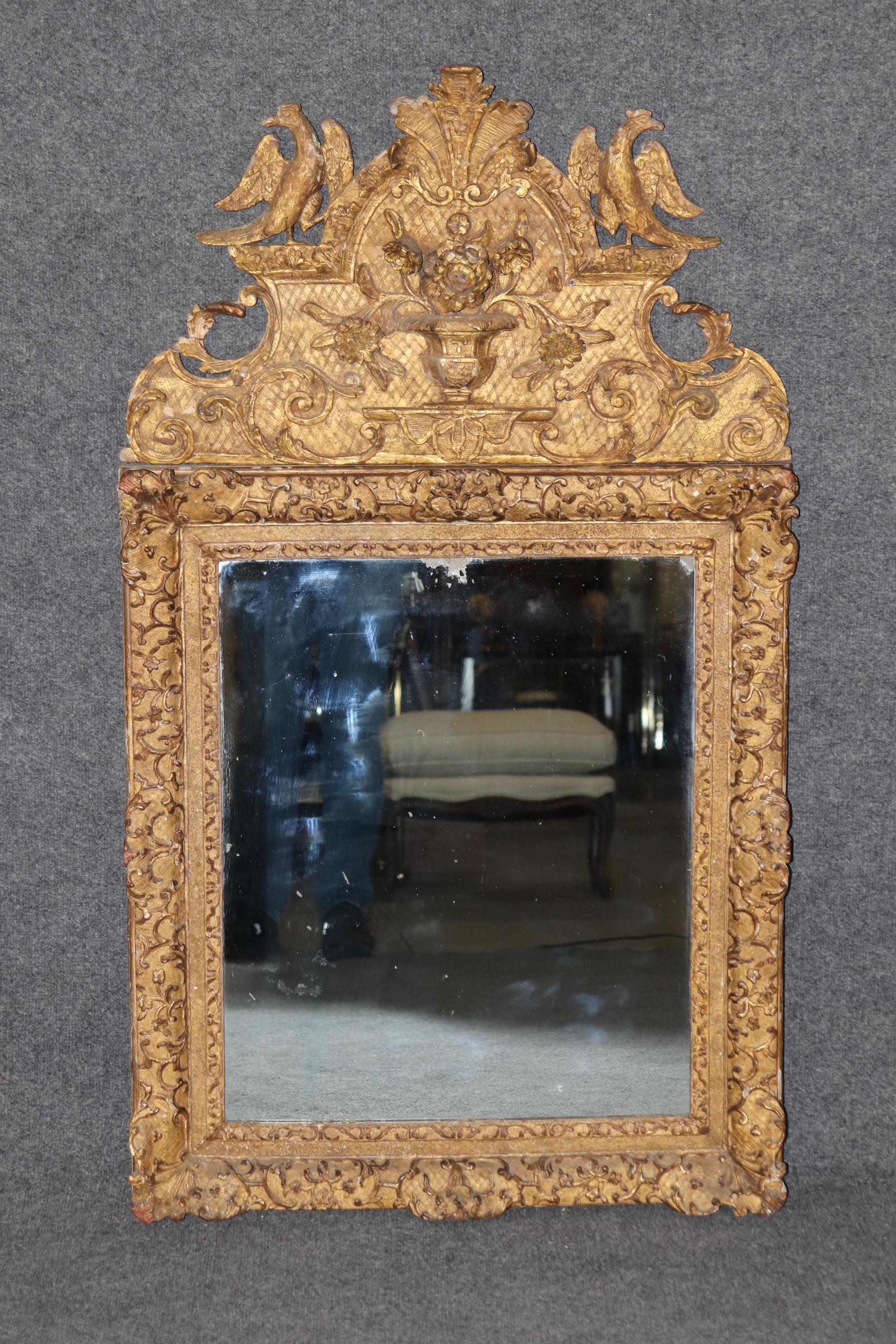 Very Rare early 18th Century Period French Louis XIV Giltwood Mirror with Birds For Sale 9