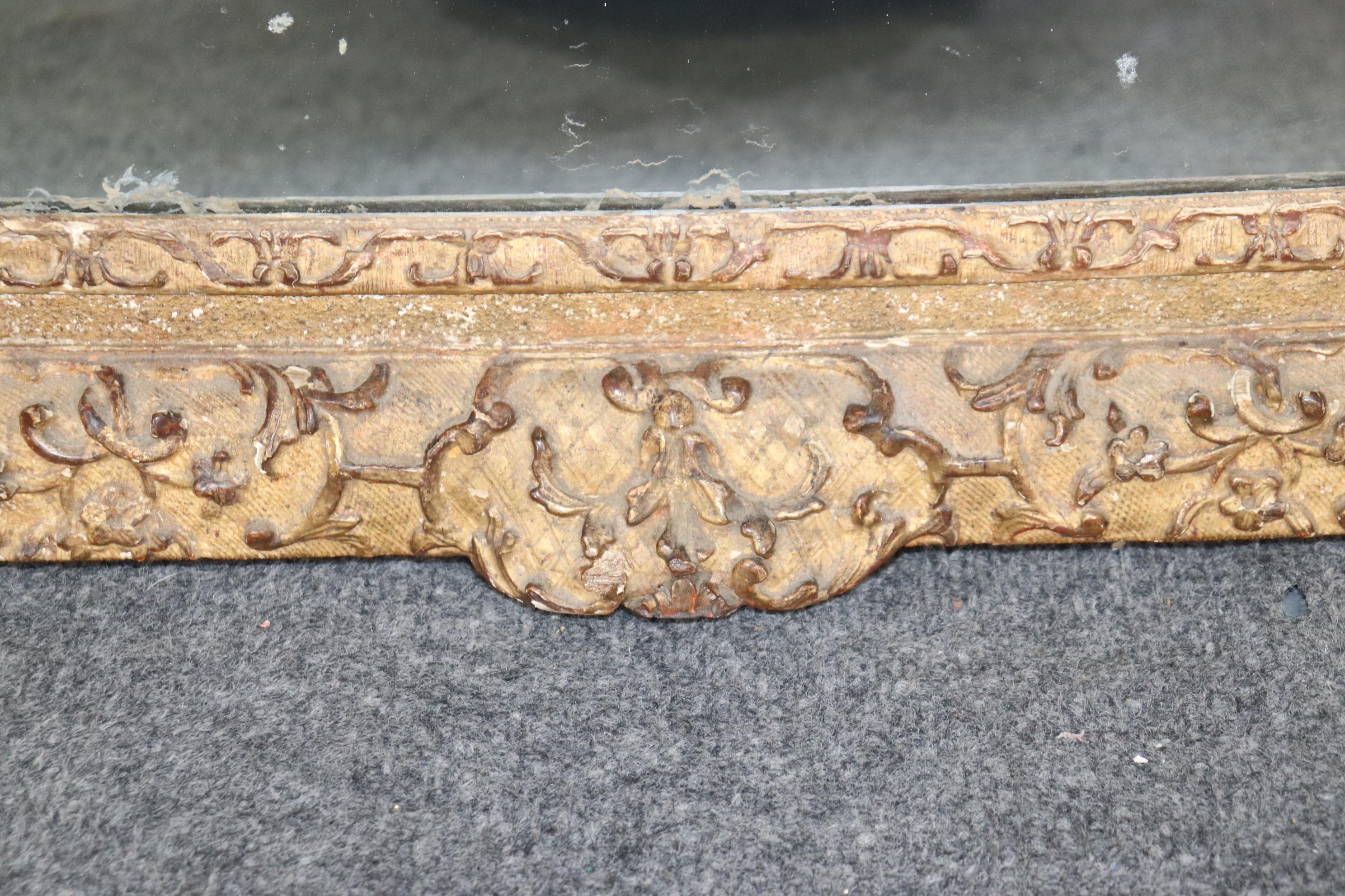 Very Rare early 18th Century Period French Louis XIV Giltwood Mirror with Birds For Sale 2