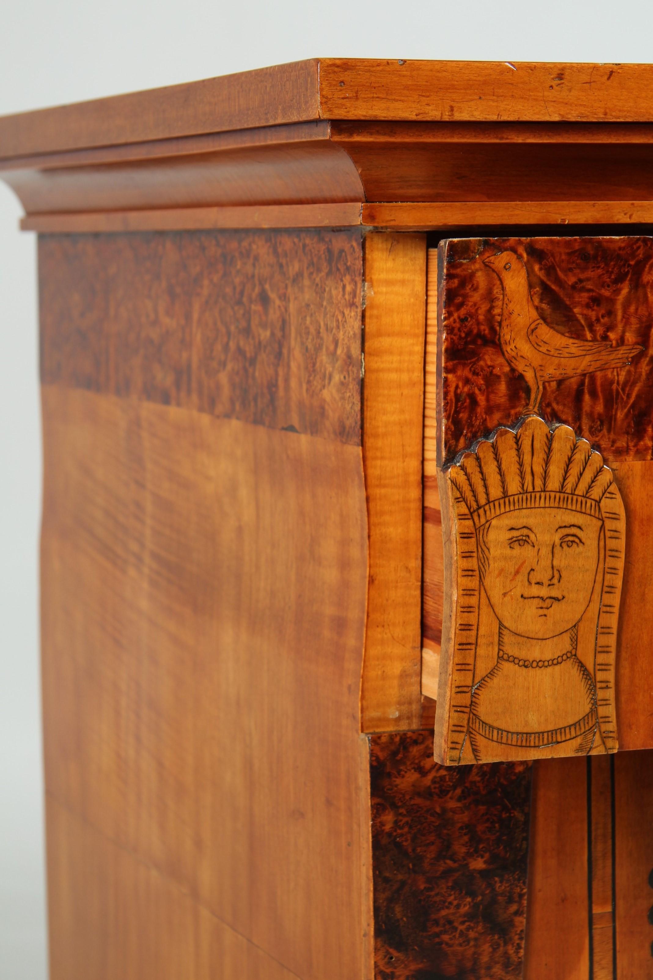 Rarissima cassettiera Biedermeier dei primi del XIX secolo proveniente dal Castello di Carlsruhe in vendita 5