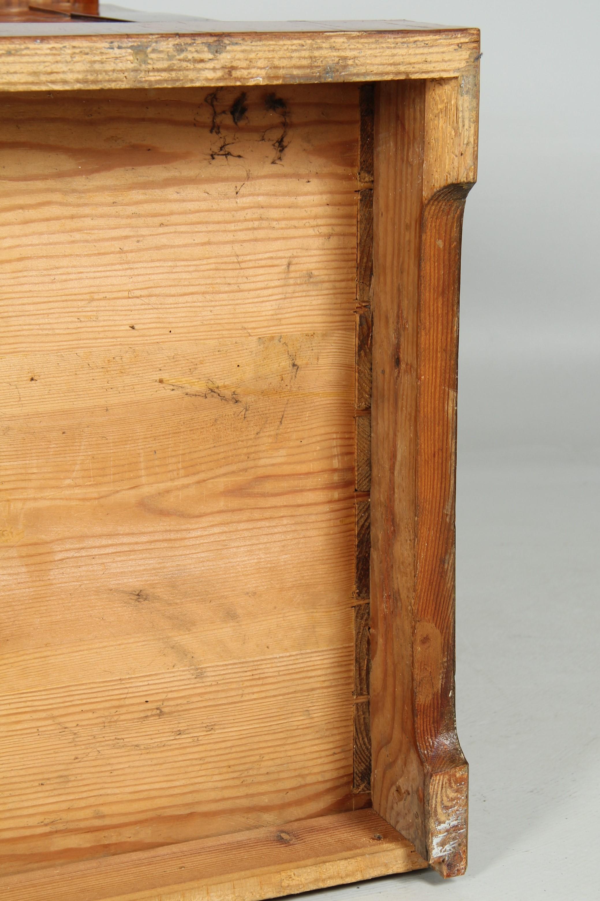 Rarissima cassettiera Biedermeier dei primi del XIX secolo proveniente dal Castello di Carlsruhe in vendita 9
