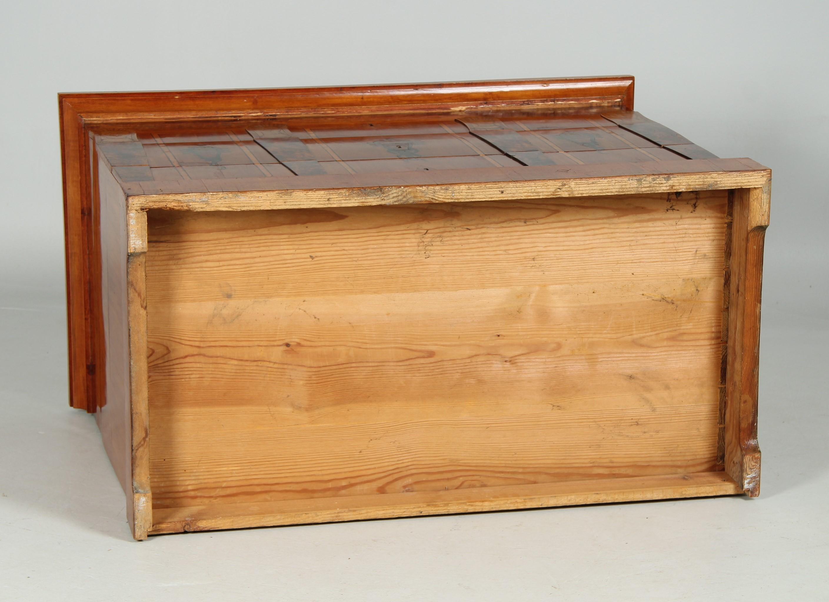 Rarissima cassettiera Biedermeier dei primi del XIX secolo proveniente dal Castello di Carlsruhe in vendita 13