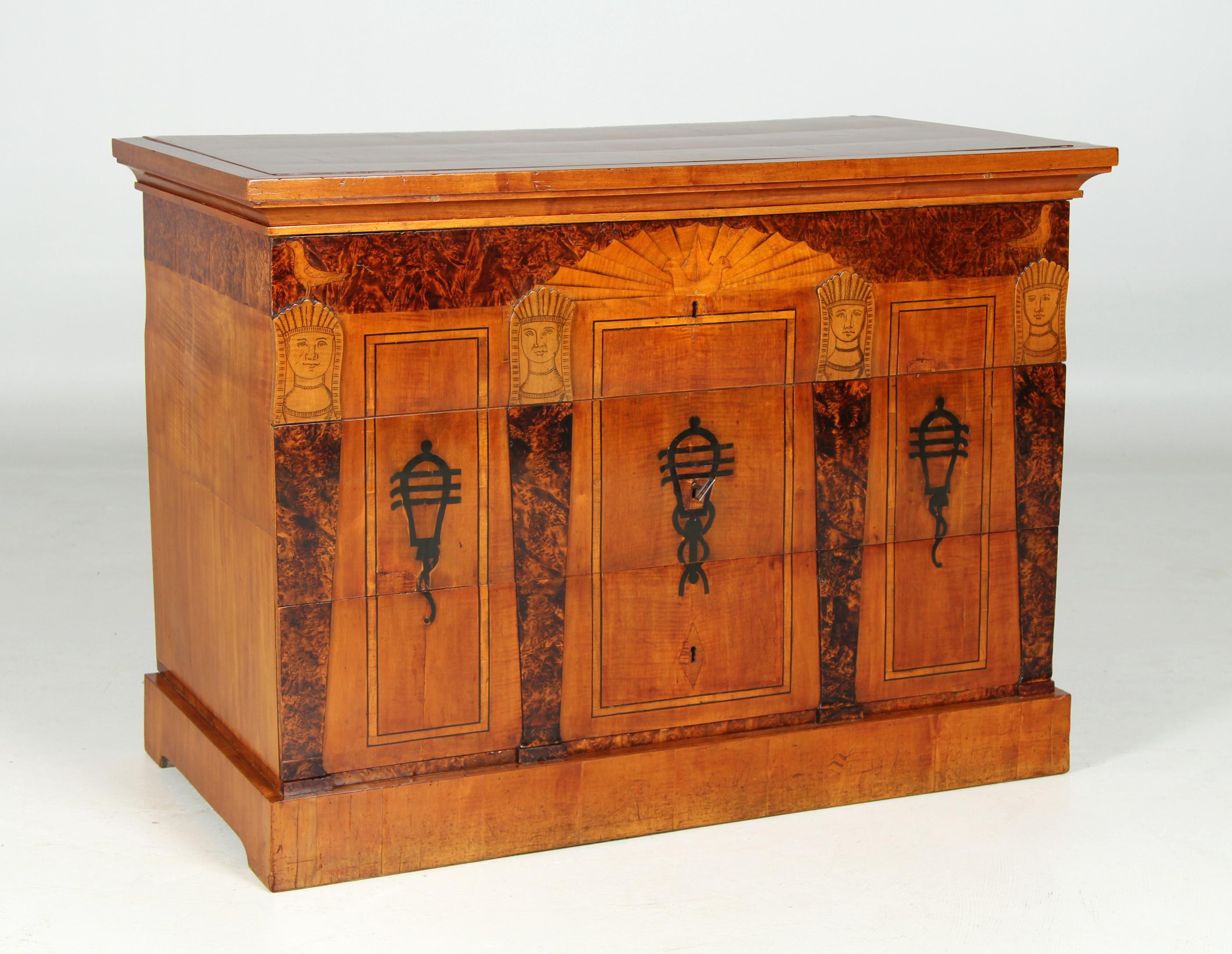 Tedesco Rarissima cassettiera Biedermeier dei primi del XIX secolo proveniente dal Castello di Carlsruhe in vendita