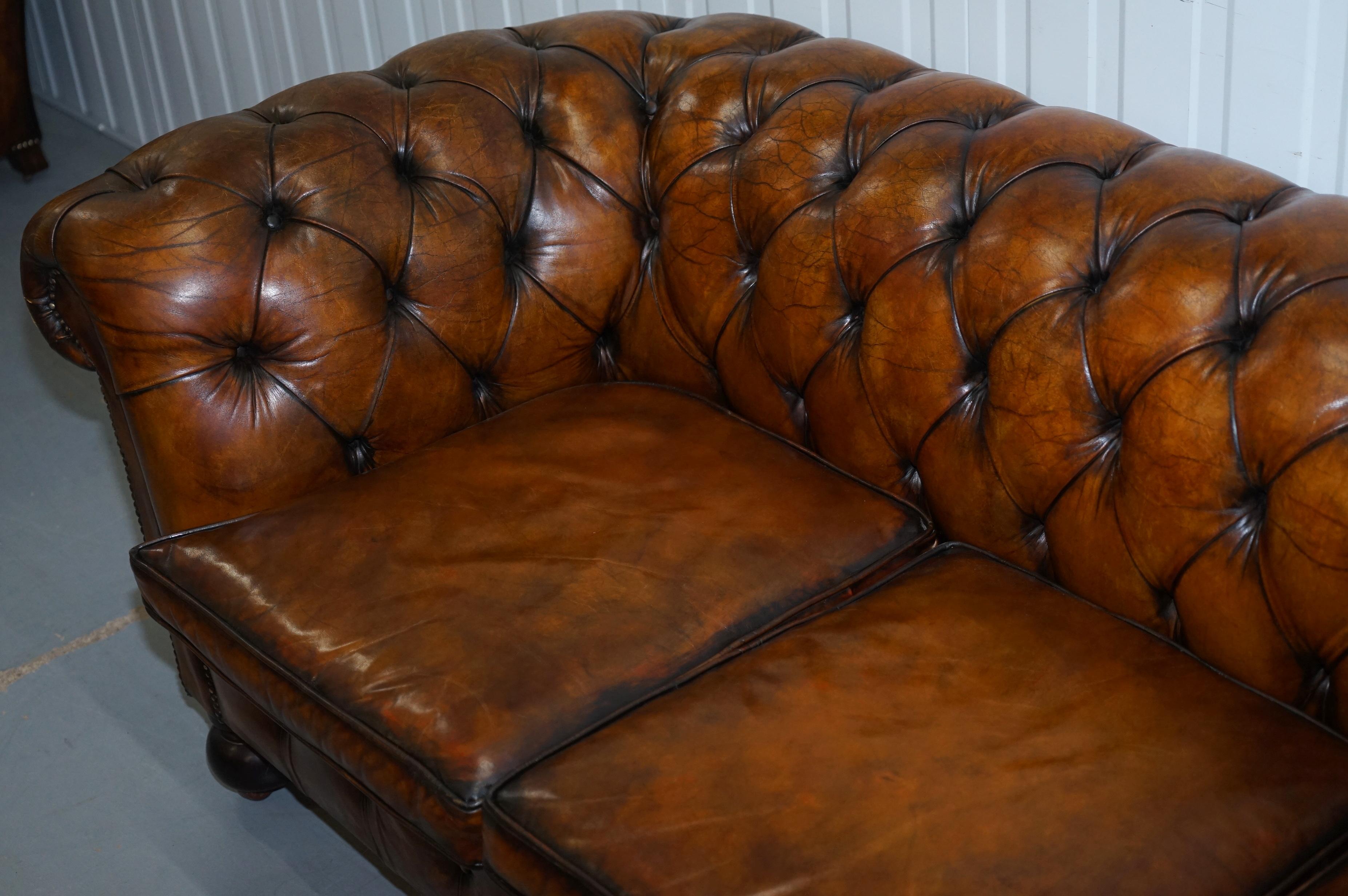 Very Rare Edwardian Fully Restored Hand Dyed Brown Leather Chesterfield Sofa (Handgefertigt)