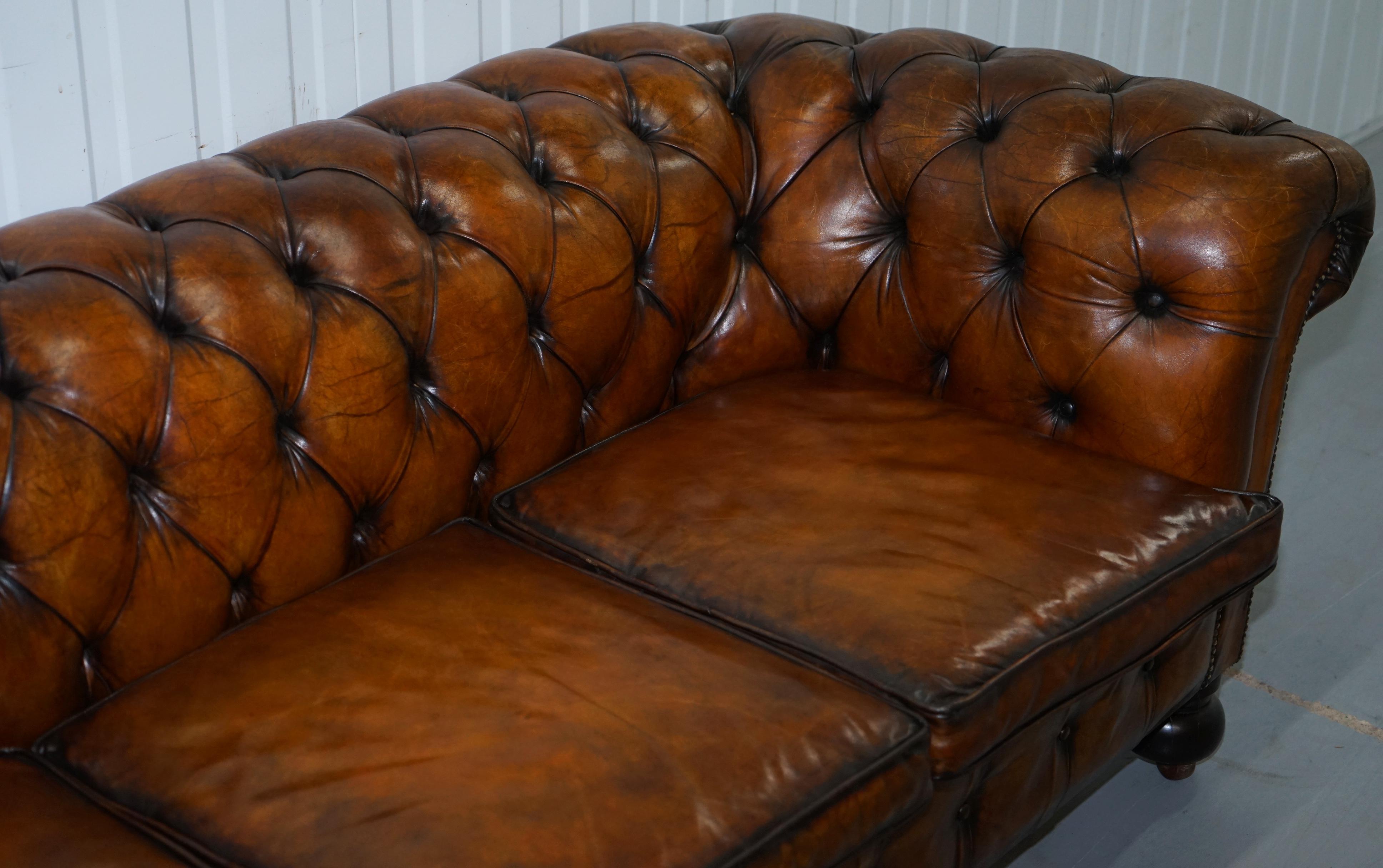 Very Rare Edwardian Fully Restored Hand Dyed Brown Leather Chesterfield Sofa (Frühes 20. Jahrhundert)