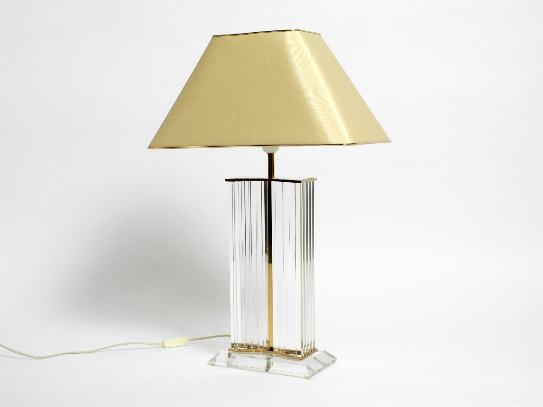 Very rare elegant large Sobremesa plexiglass table lamp from the 1980s with silk shade.
Great high quality 1980s design. Most likely from an italian production.
Thick plexiglass frame and foot with brass rod and beautiful original silk