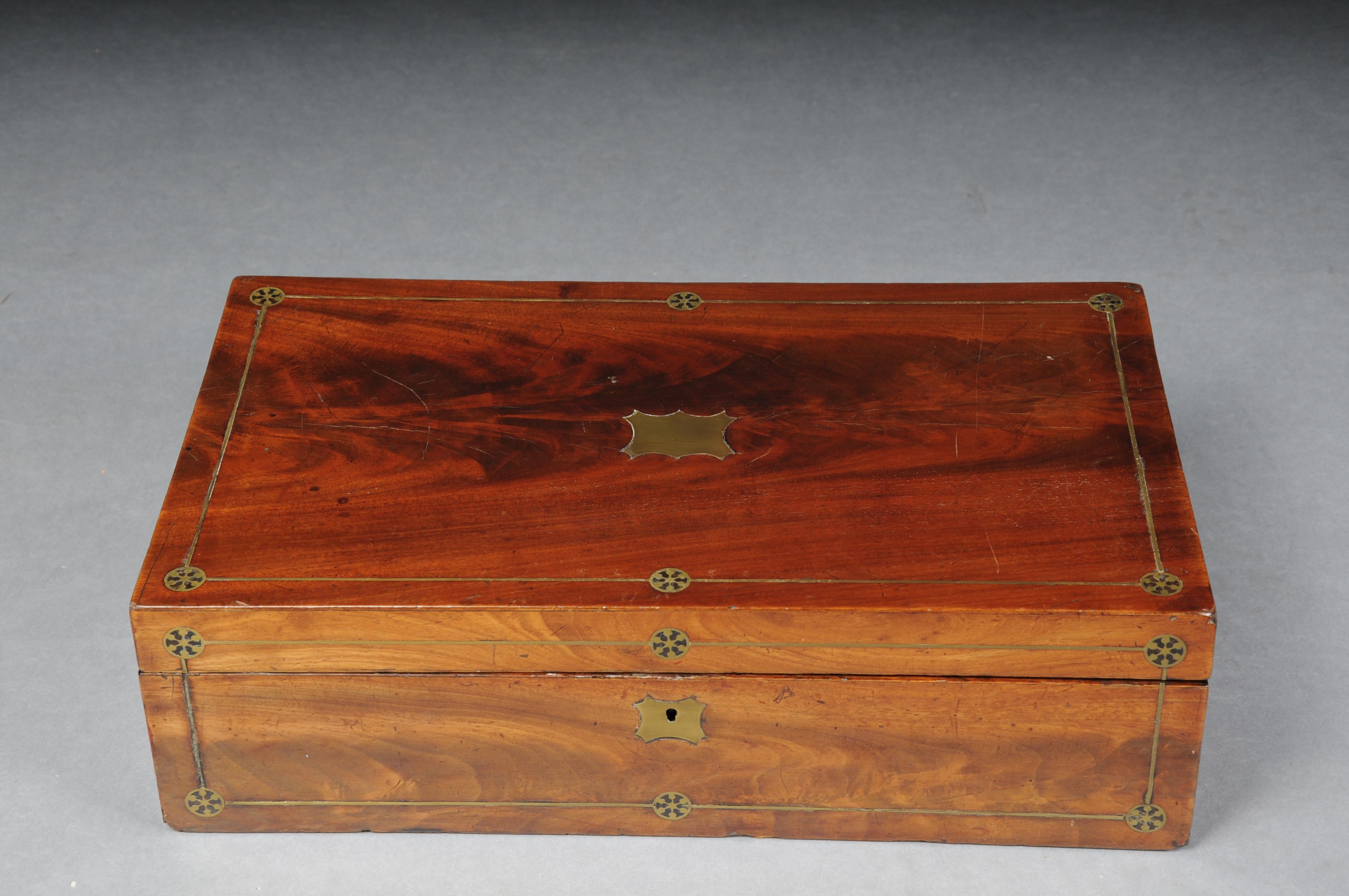 Very rare English travel writing desk/secretary chest around 1860 In Good Condition For Sale In Berlin, DE