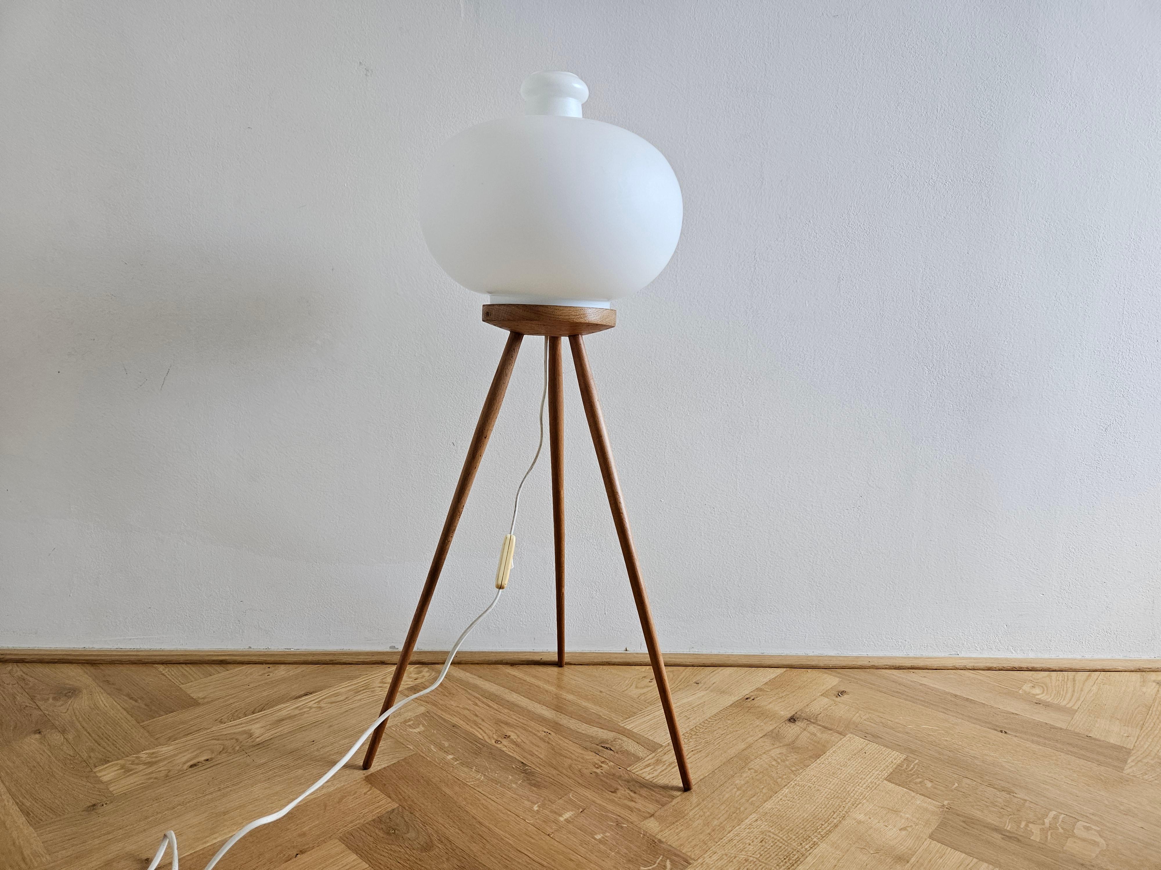 Très rare lampe tripode du milieu du siècle dernier ULUV, années 1960 en vente 7