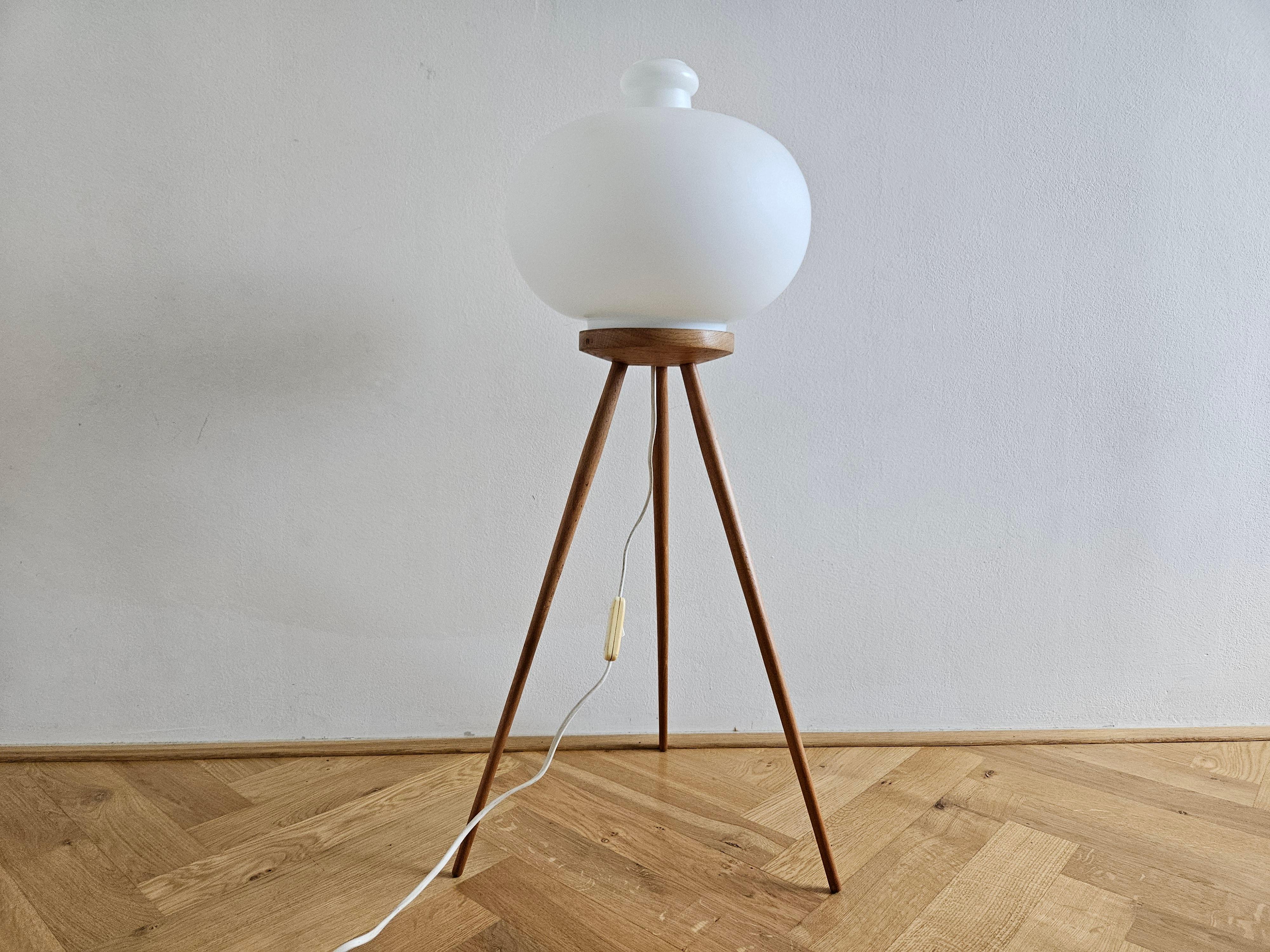 Très rare lampe tripode du milieu du siècle dernier ULUV, années 1960 en vente 8