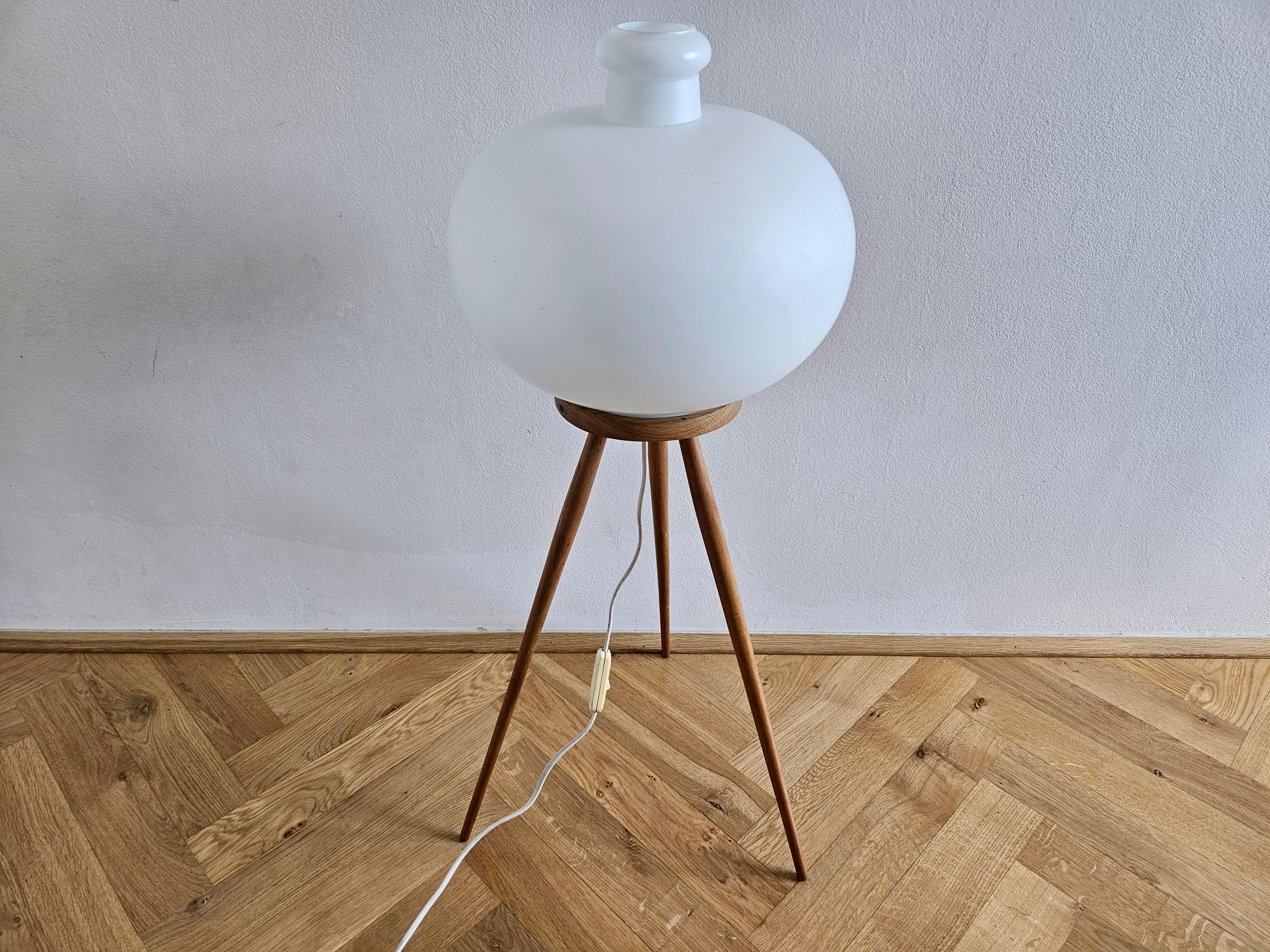 Très rare lampe tripode du milieu du siècle dernier ULUV, années 1960 en vente 9