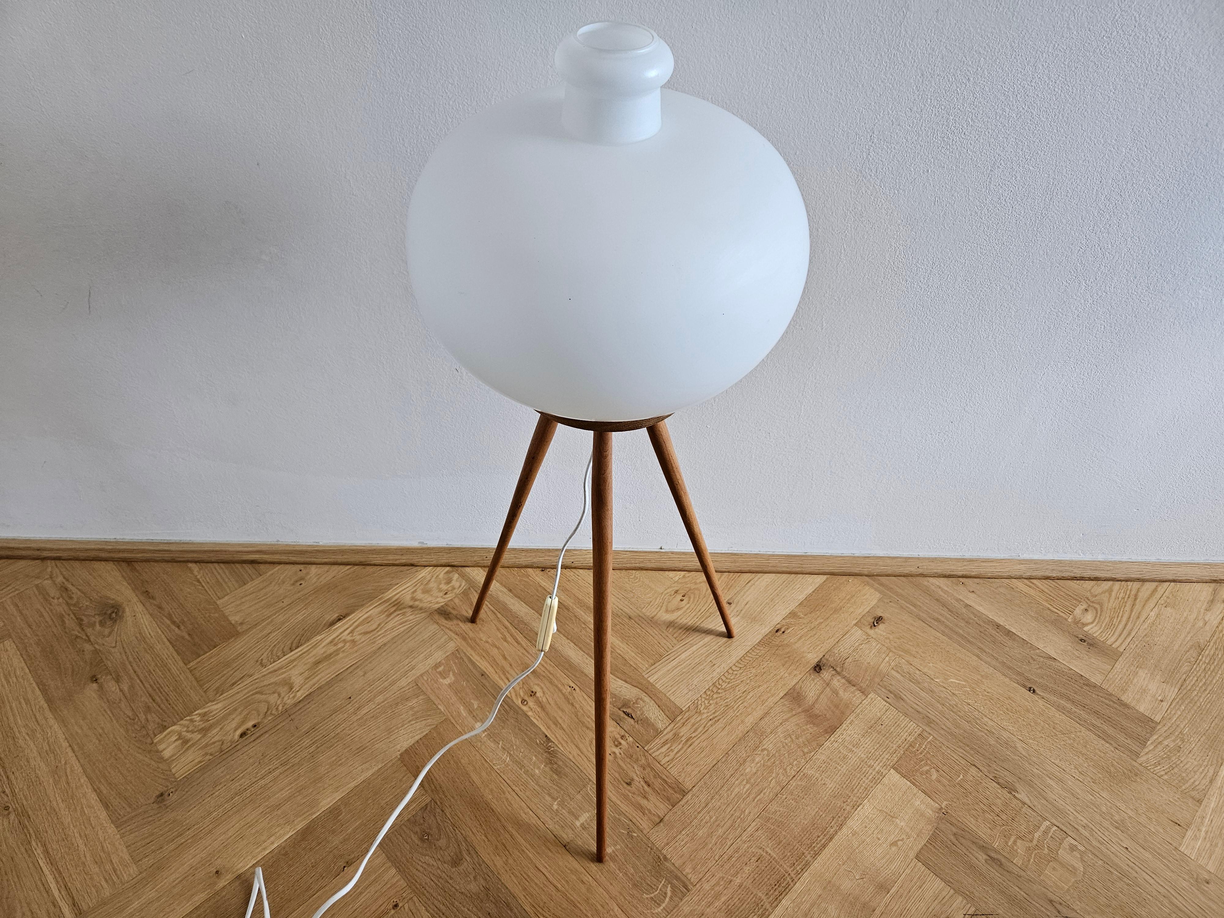 Très rare lampe tripode du milieu du siècle dernier ULUV, années 1960 en vente 13