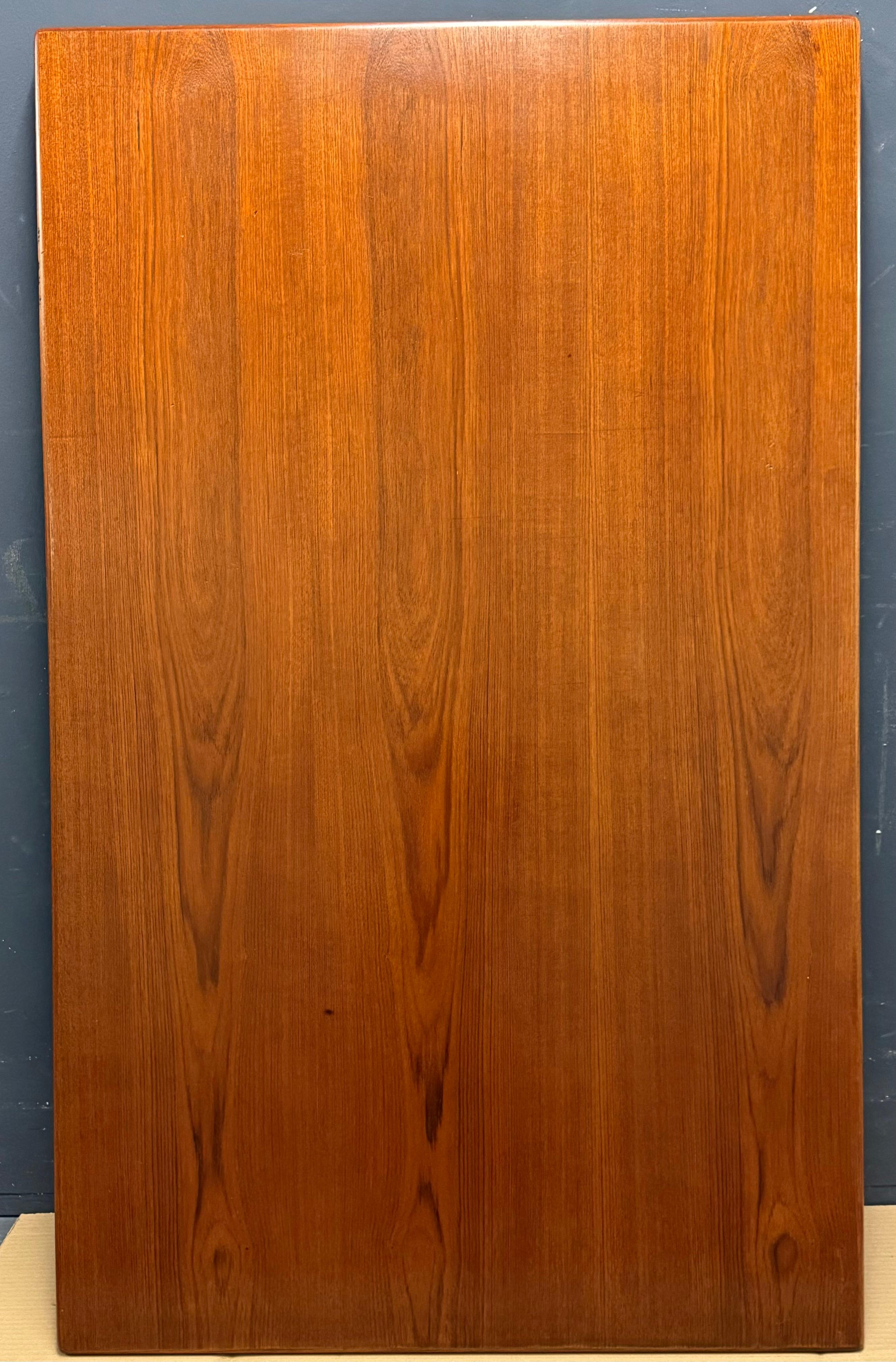 table très rare de borge mogensen. taille peu commune et également née sans feuilles tombantes. une occasion rare de posséder quelque chose de vraiment spécial.