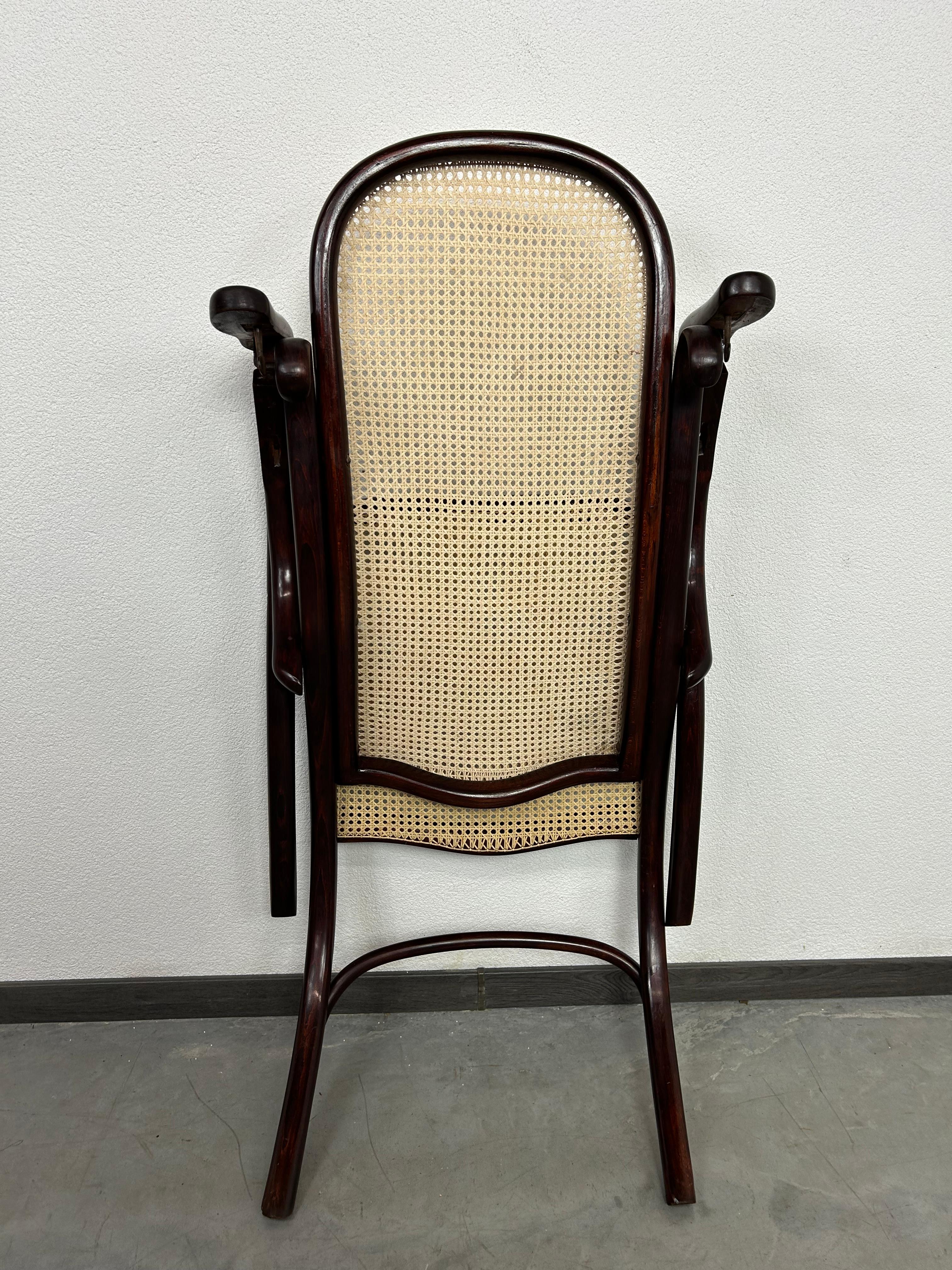 Very rare folding easy chair no.1 by Thonet For Sale 4