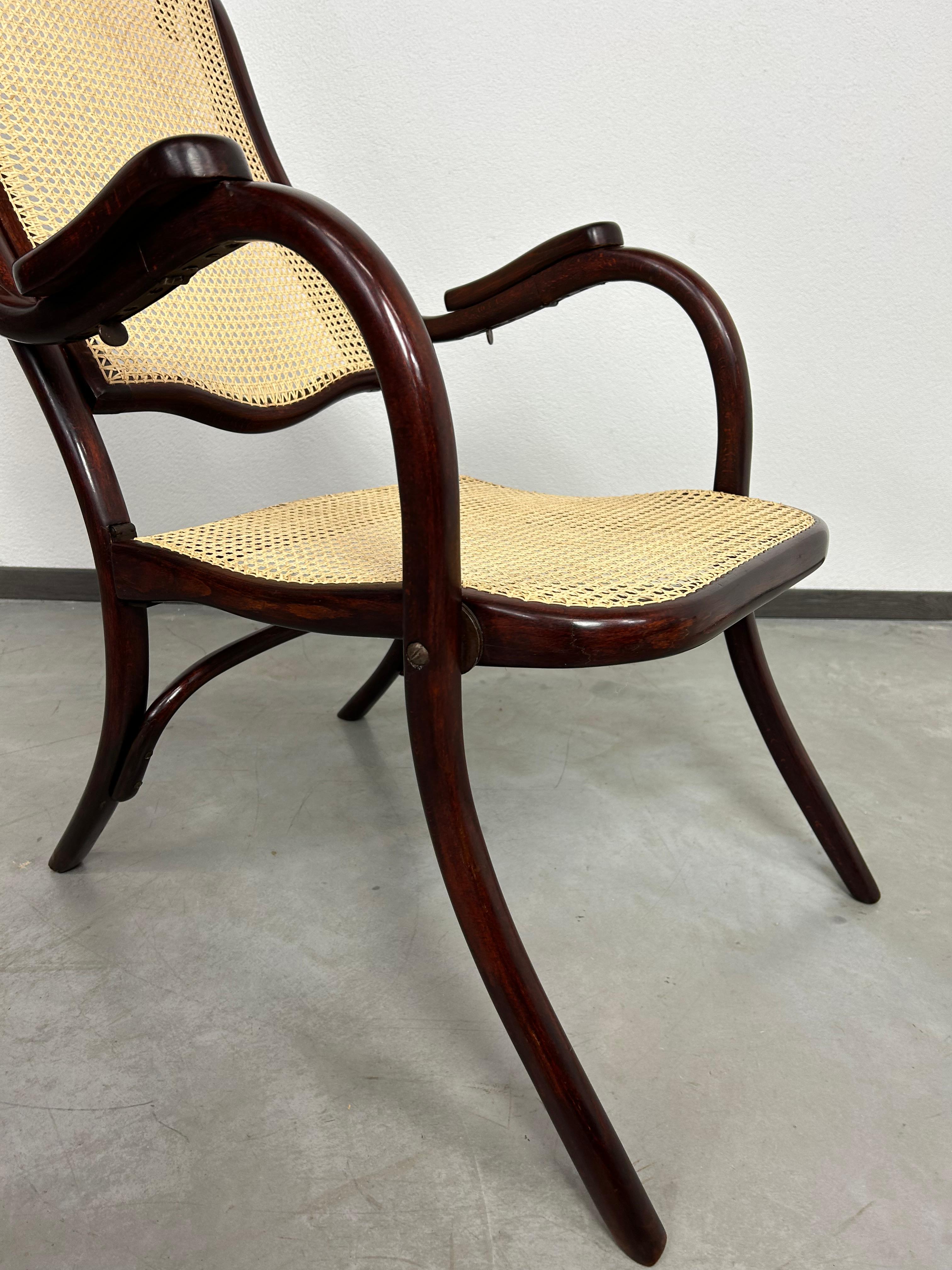 Very rare folding easy chair no.1 by Thonet In Good Condition For Sale In Banská Štiavnica, SK