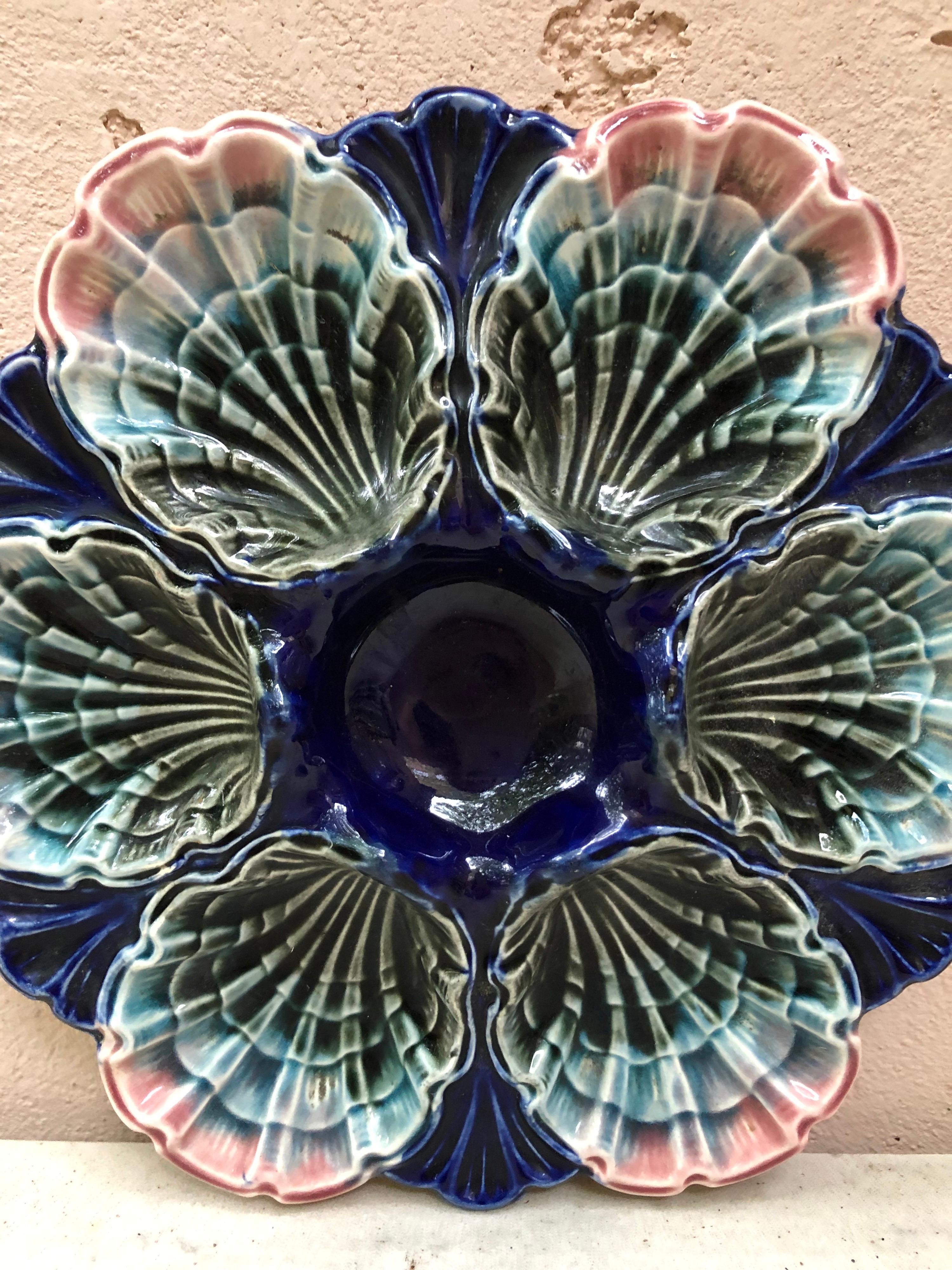 Very rare French Majolica dark blue, pink and grey oyster plate unsigned from Fives Lille, circa 1890.