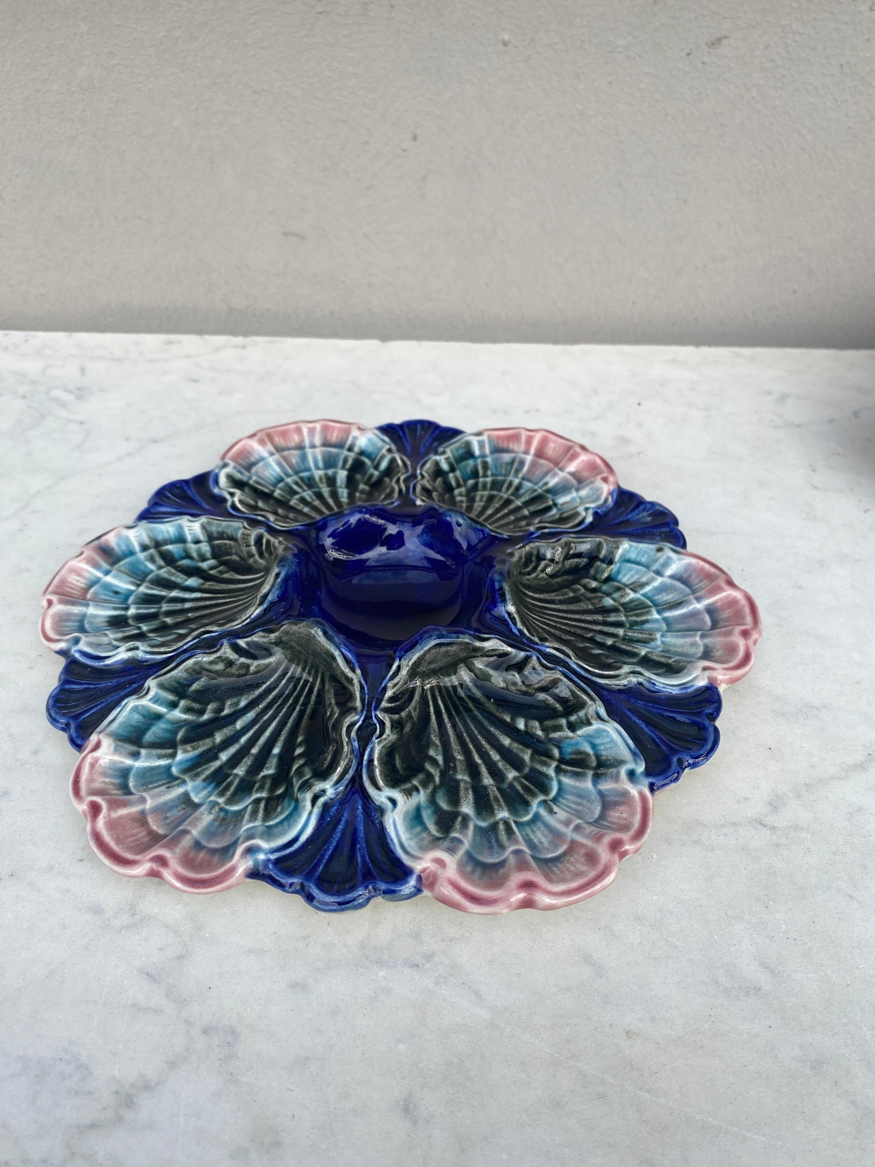 Very Rare French Majolica Oyster Plate Fives Lille, circa 1890 In Good Condition For Sale In Austin, TX