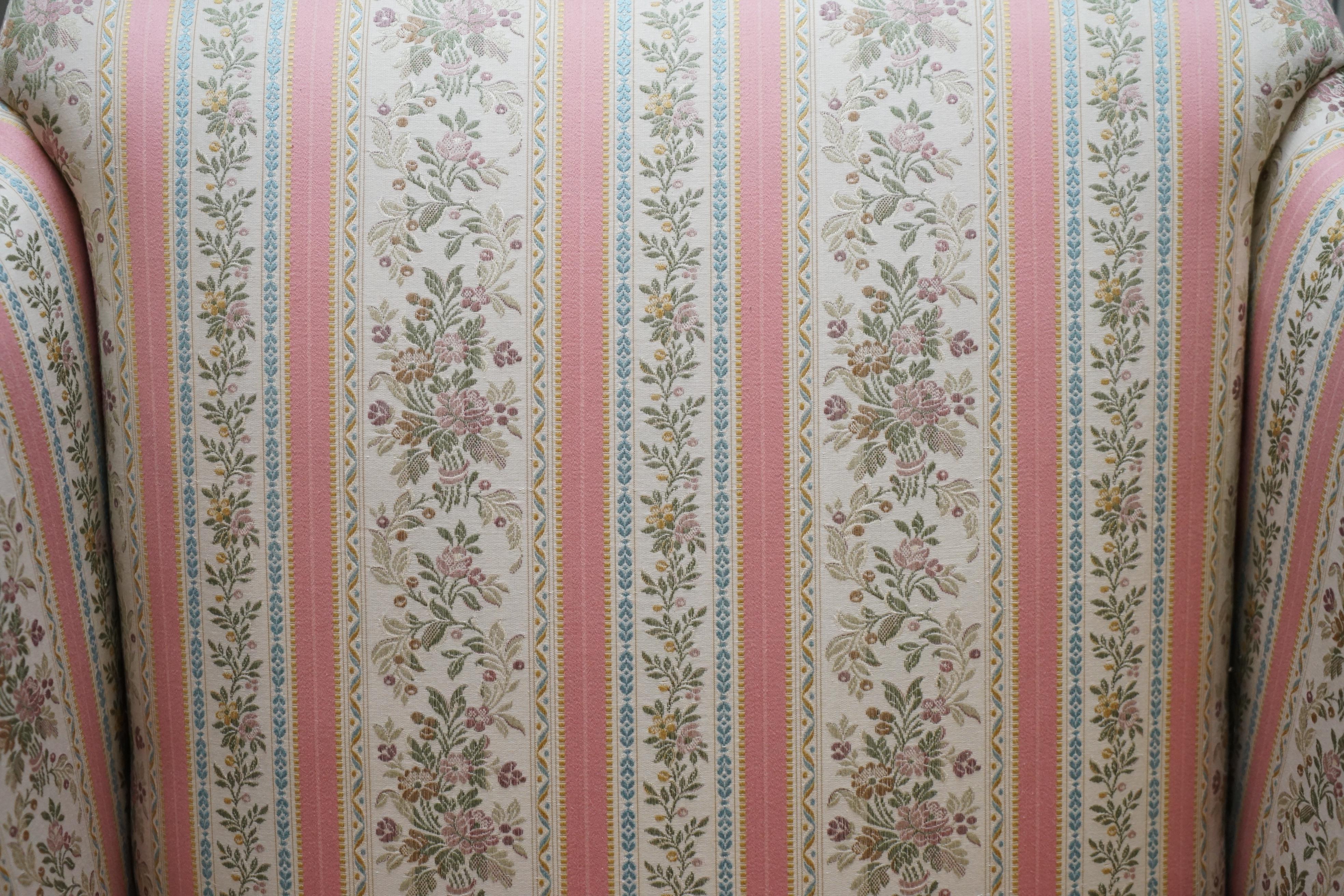XIXe siècle Très rare fauteuil à dossier en noyer de Howard and Sons entièrement restauré Regency Stripe en vente