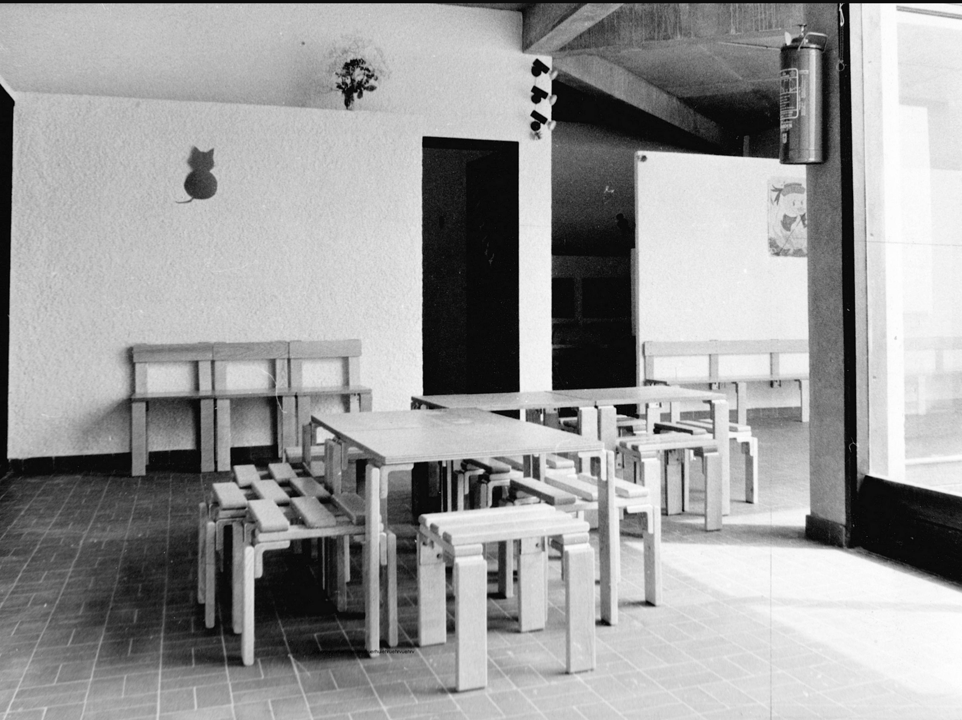 Mid-Century Modern Table de salle à manger George Candilis très rare  « Les Carrots » Port Leucate France 1968 en vente