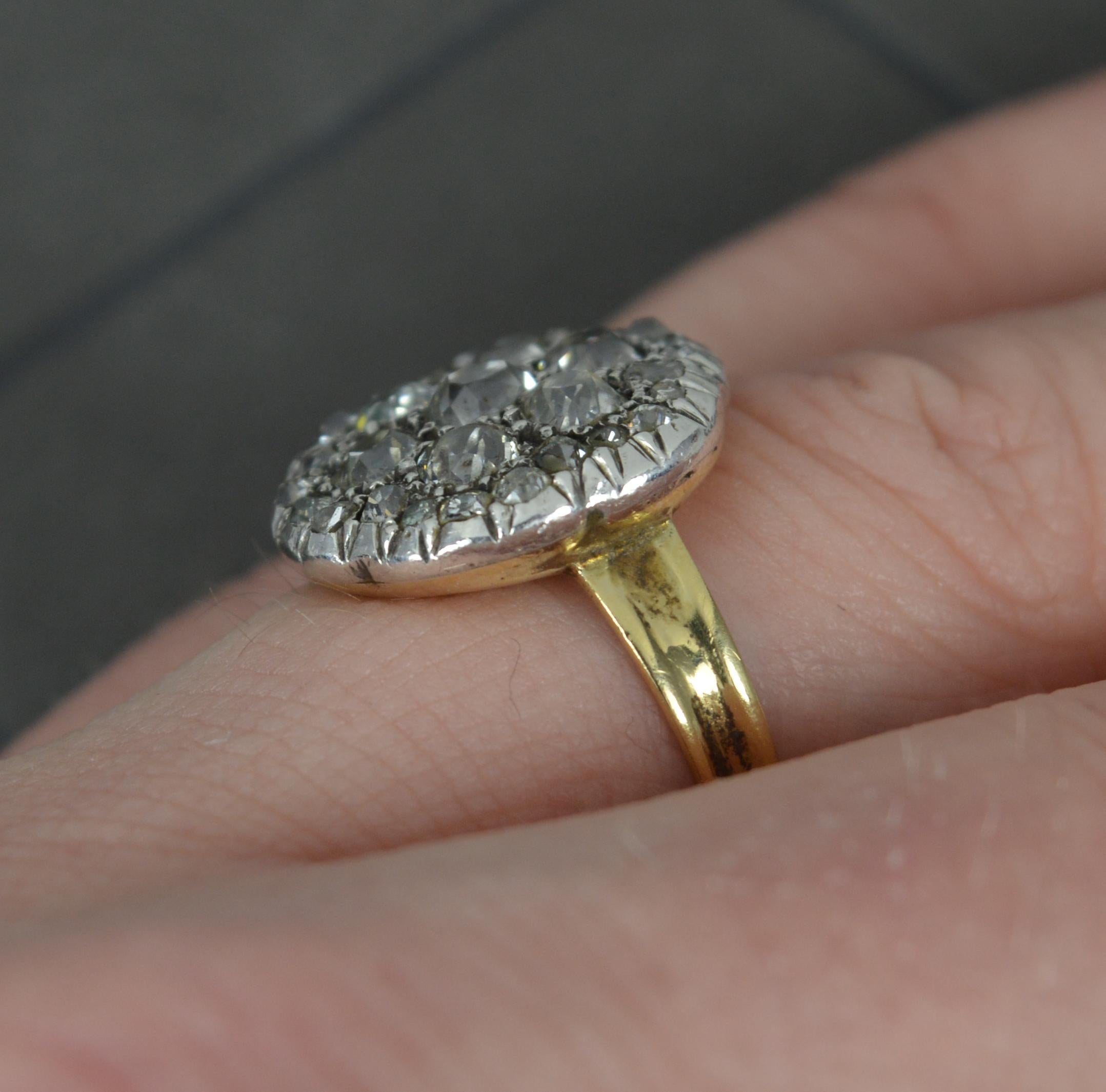 Seltener georgianischer Cluster-Ring aus 18 Karat Gold mit Foiled Back-Diamant im Altschliff im Zustand „Gut“ in St Helens, GB