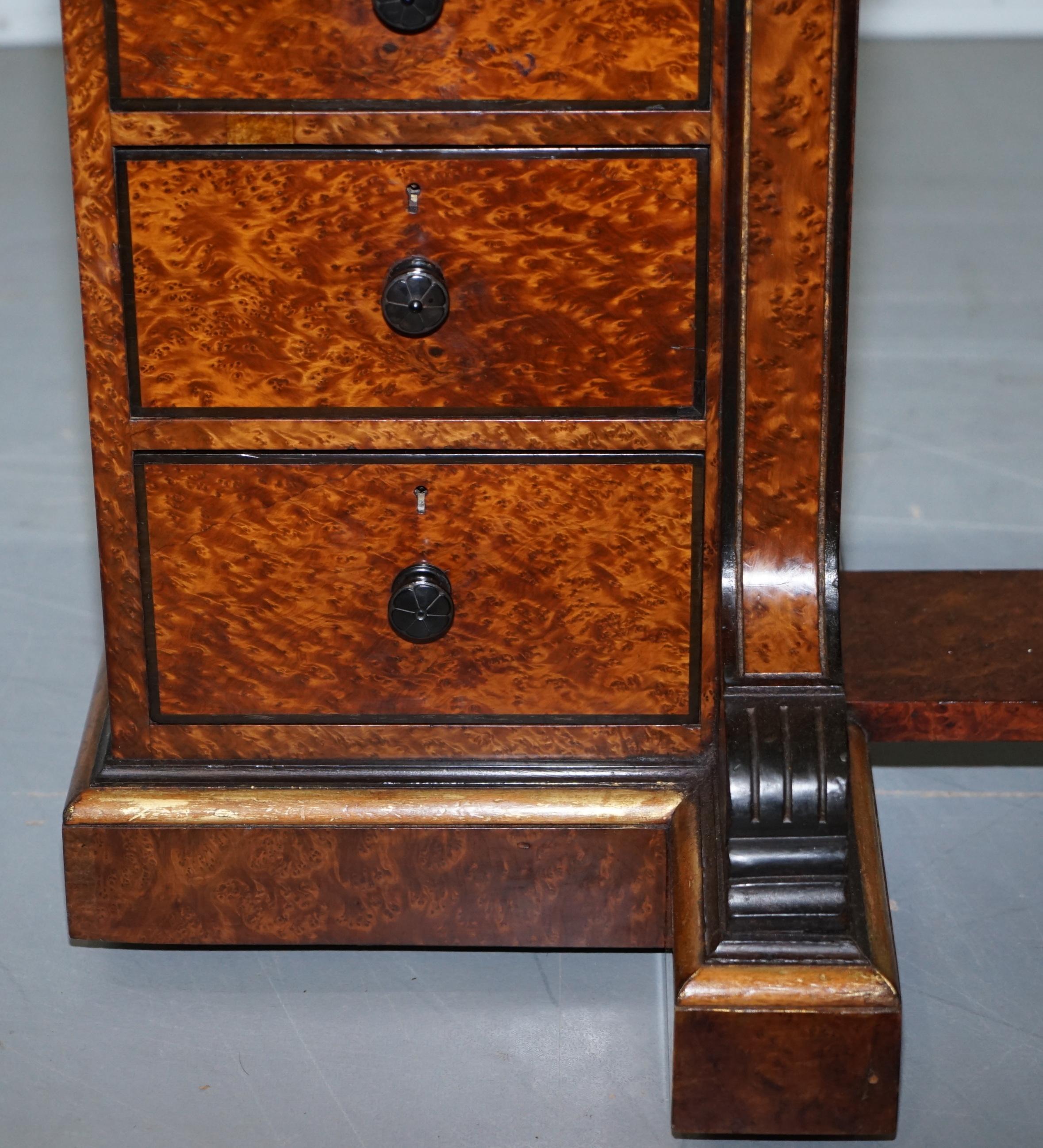 Seltener Gillow Breakfront Bibliothekstisch Messing Gallery Burr Amboyna Holz im Angebot 3