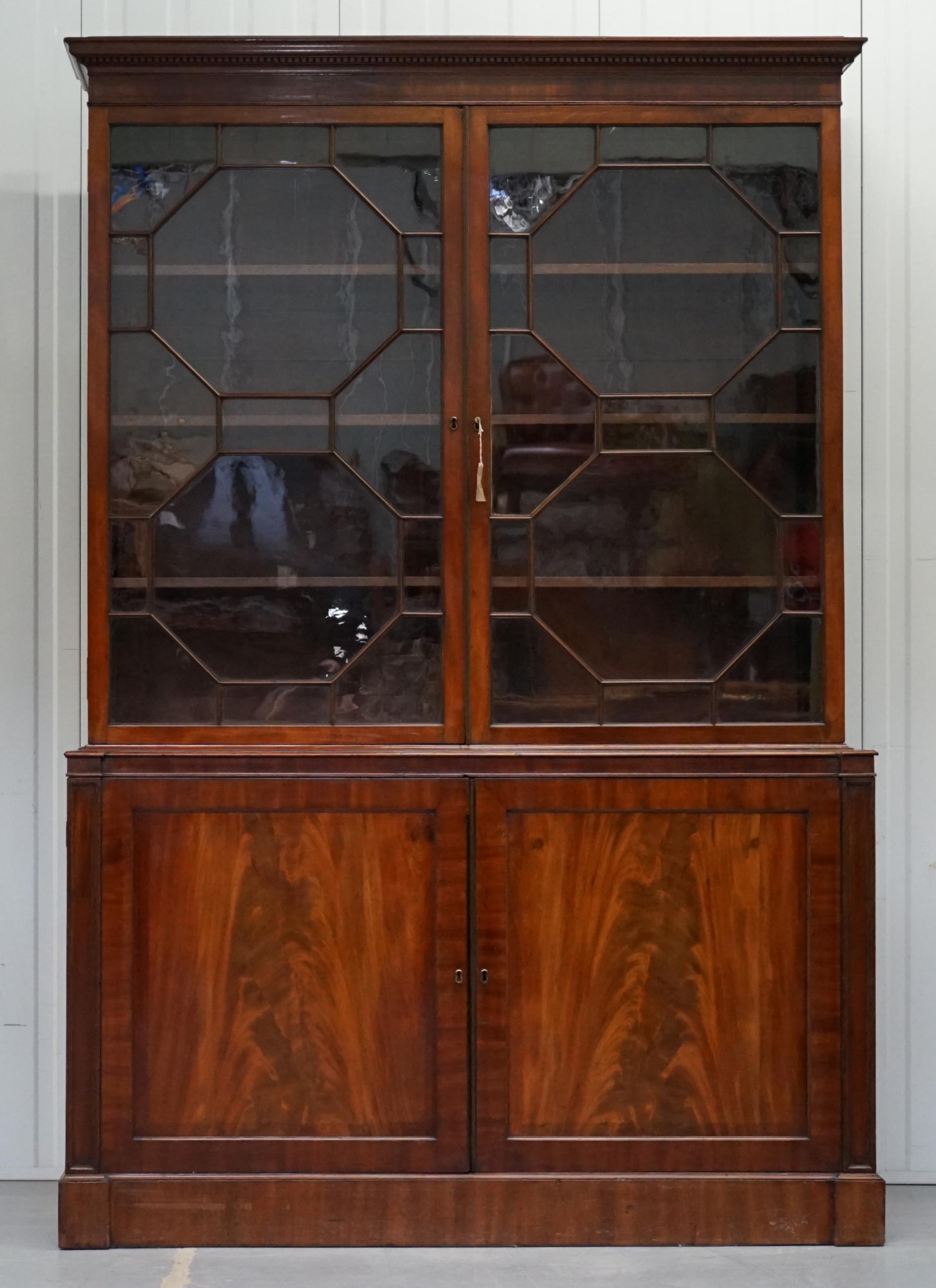 We are delighted to offer for sale this stunning original 1920s Astral glazed flamed mahogany bookcase with original paper labels for Waring & Gillows 180 Oxford street London

An exceptional quality bookcase, made by one of the greatest furniture