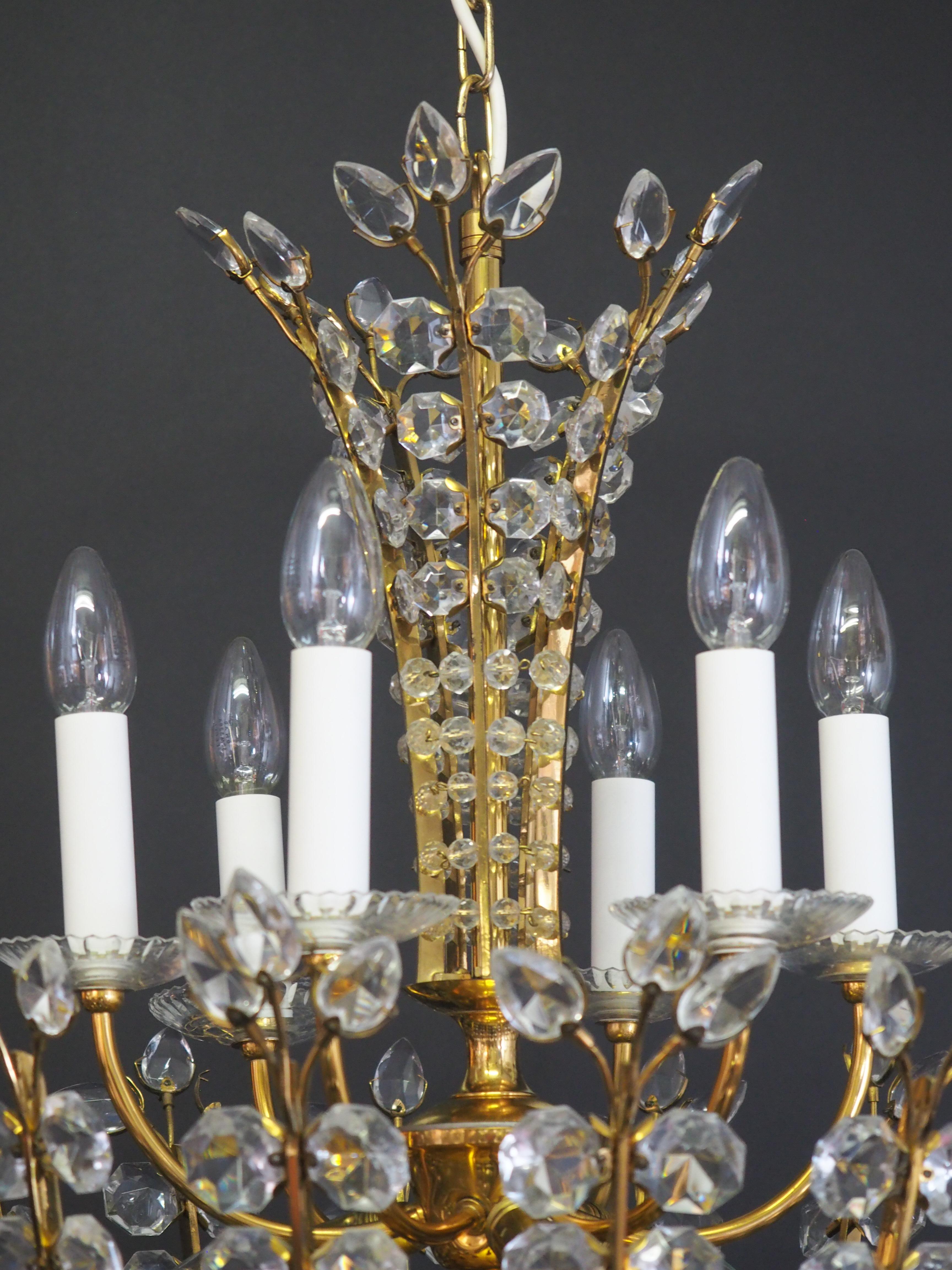 Autrichien Très rare lustre en verre dans le style de Lobmeyr, vers les années 1950 en vente